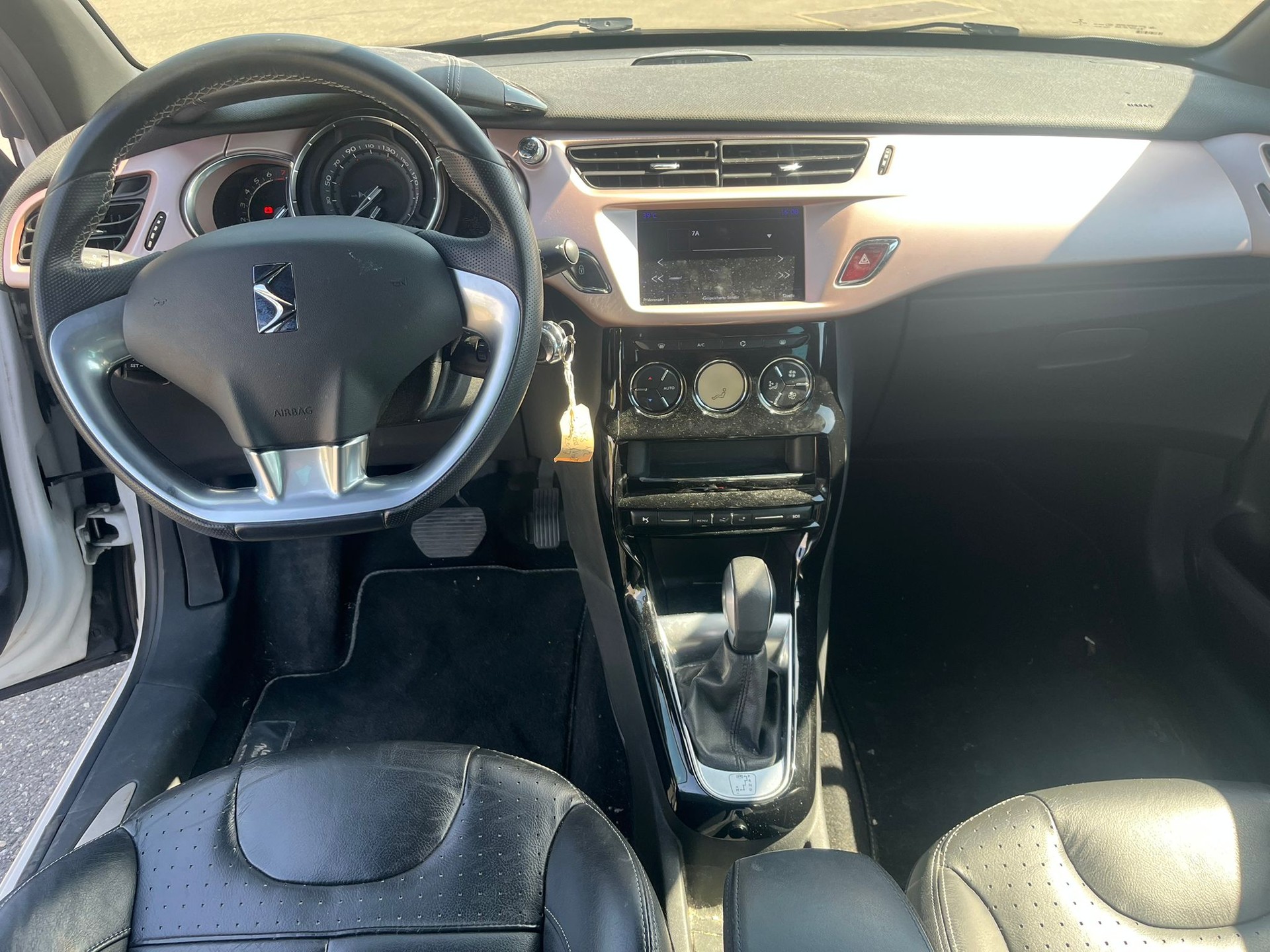 DS AUTOMOBILES DS 3 1.2 PureTech SO Chic EAT-image-6