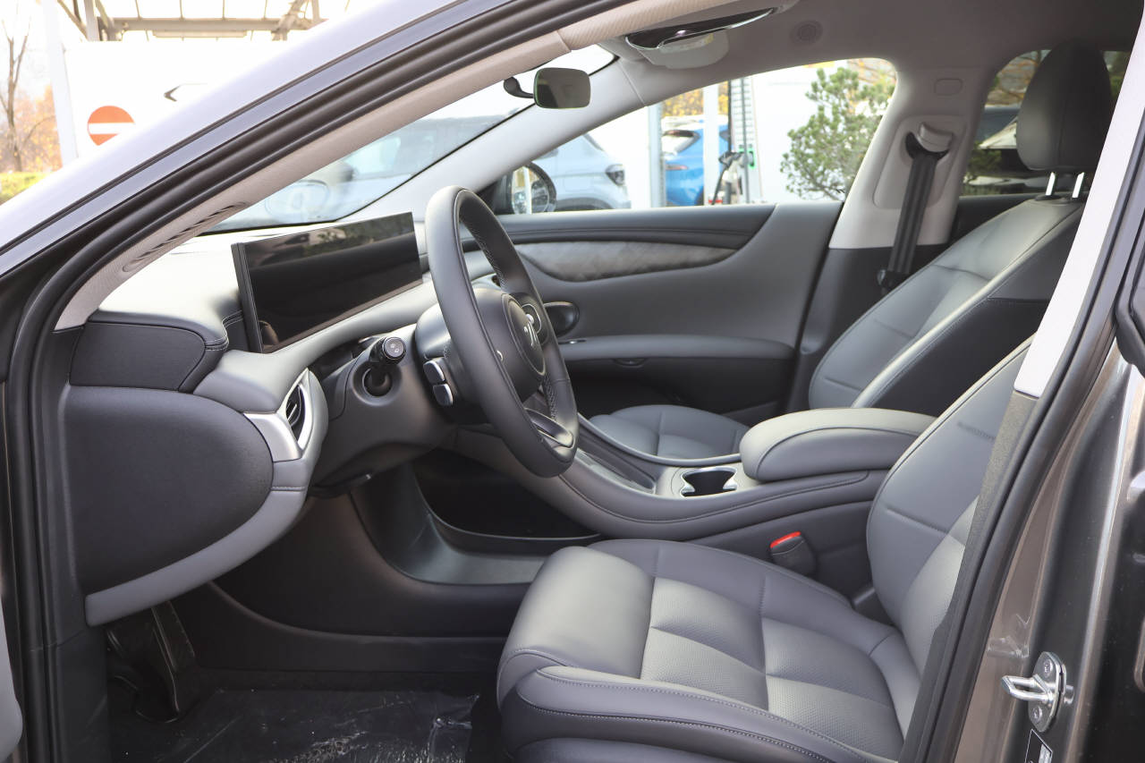 MG IM5 100 kWh Performance 4WD-image-10