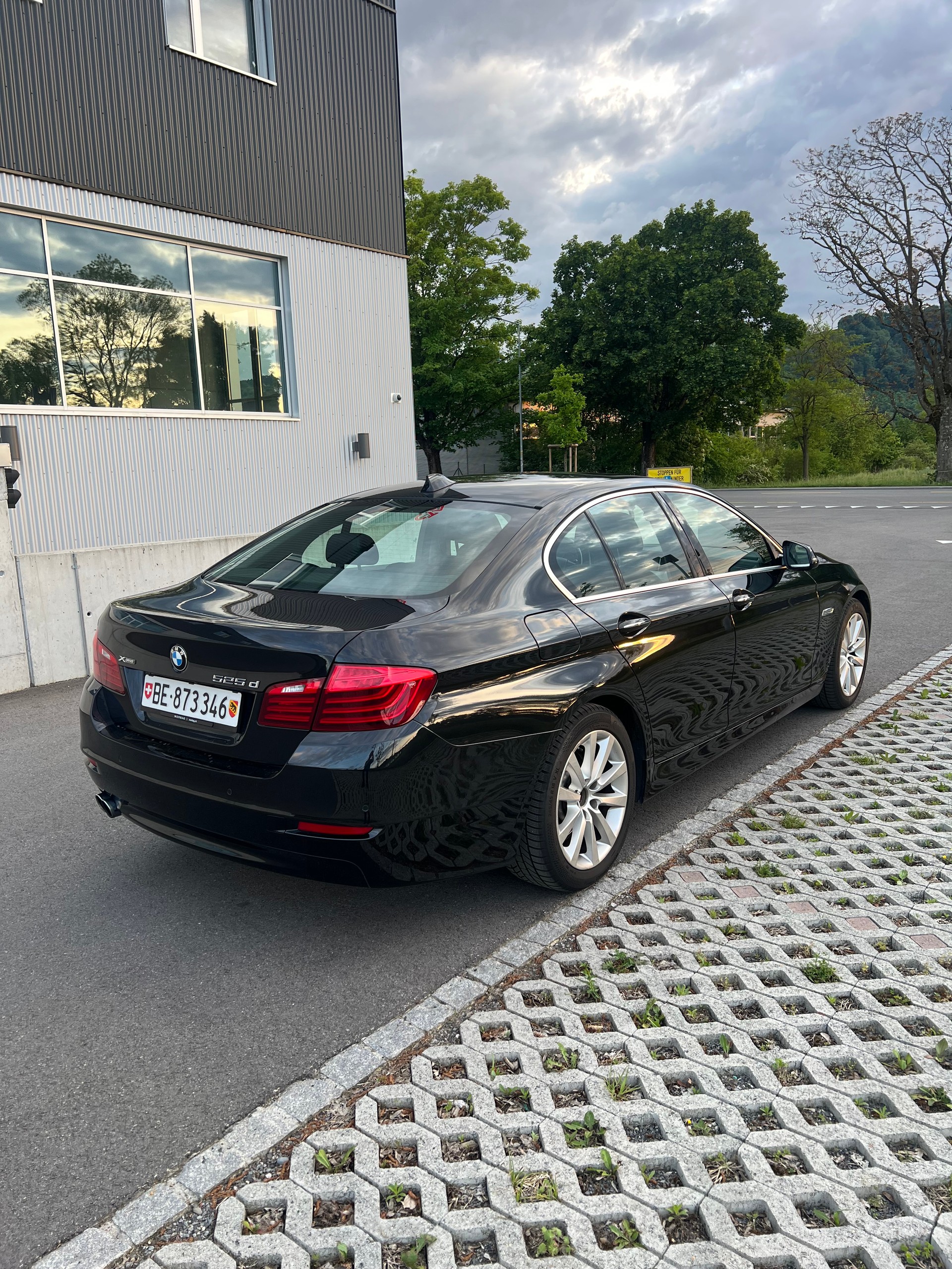 BMW 525d xDrive-image-2