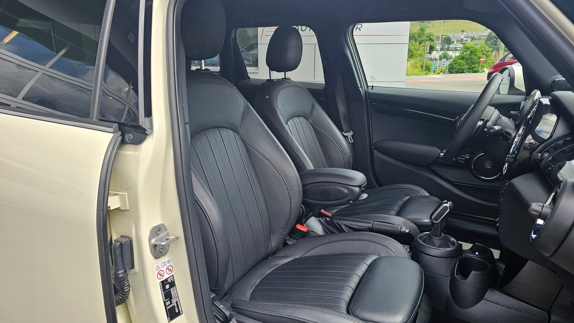 MINI Cooper S Trafalgar Edition Steptronic DKG-image-21