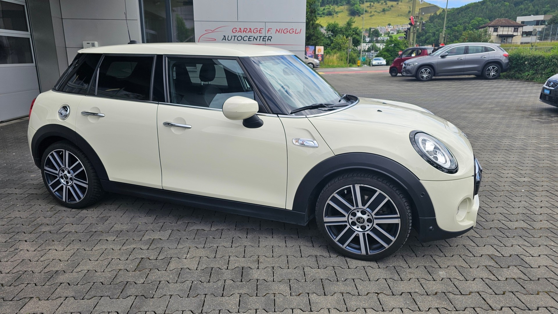 MINI Cooper S Trafalgar Edition Steptronic DKG-image-2