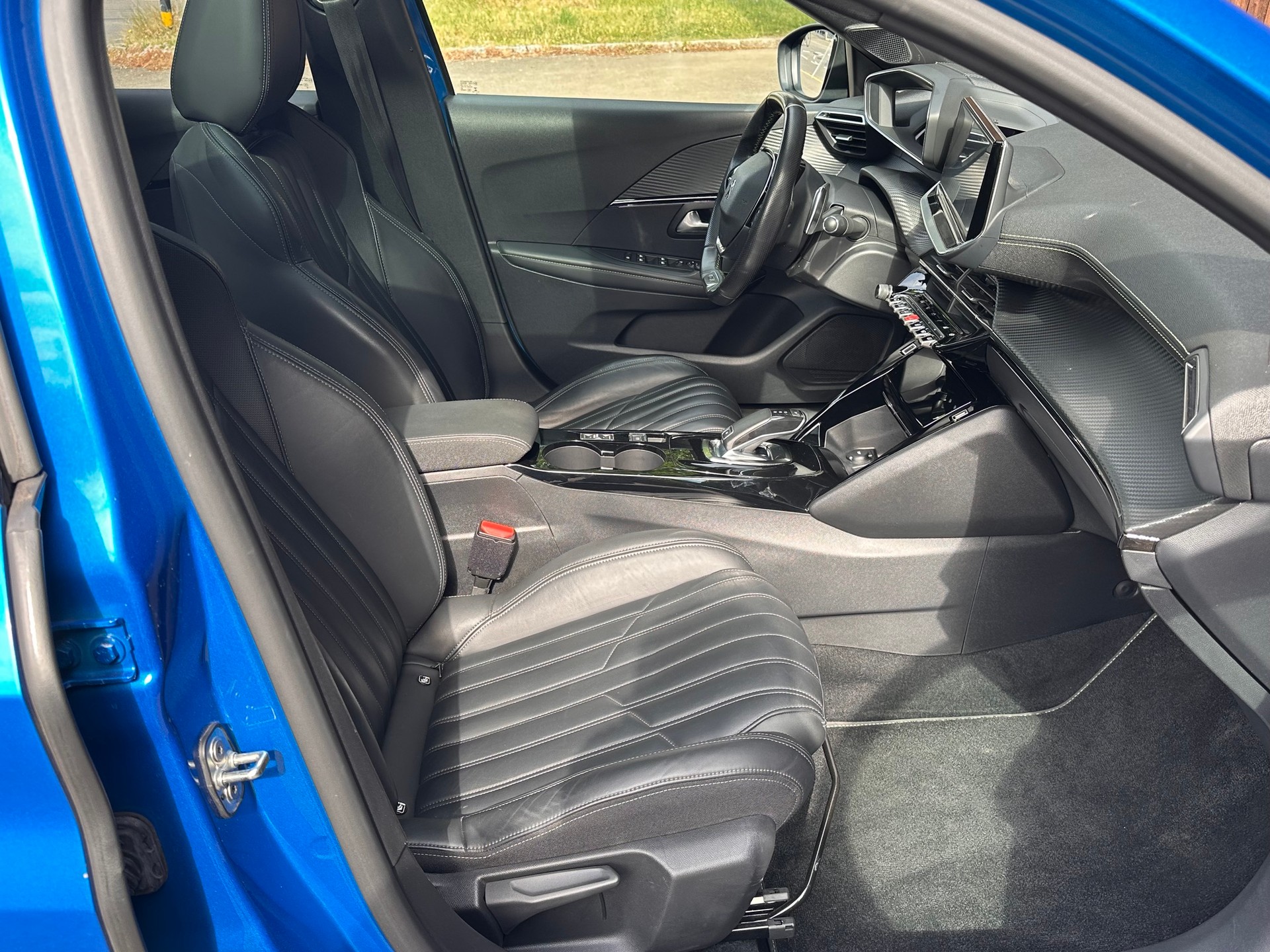 PEUGEOT 208 1.2 PureTech GT Line EAT8-image-11