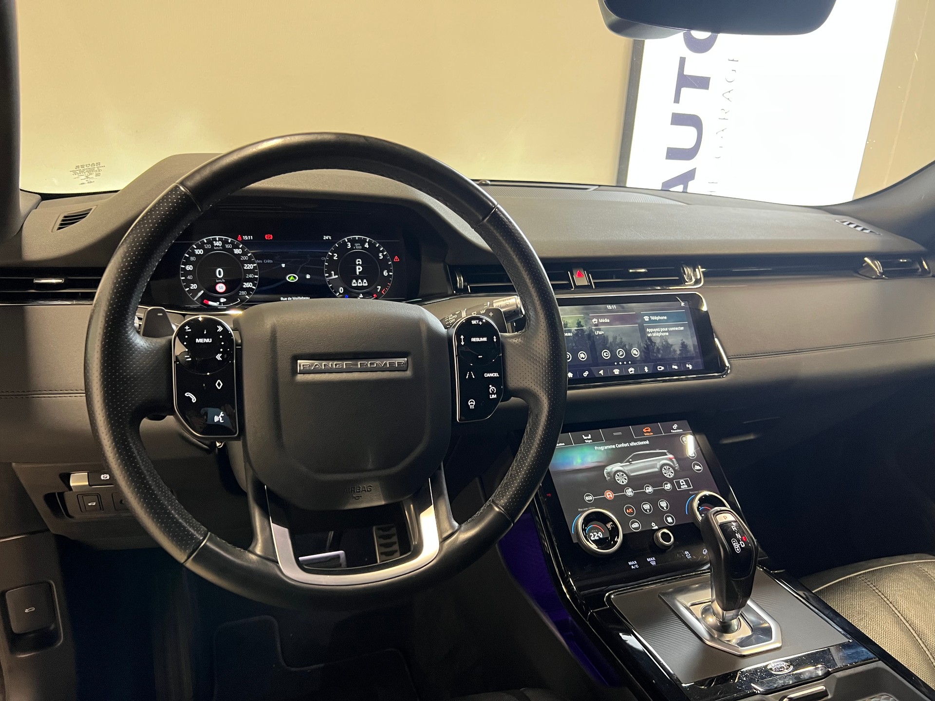 LAND ROVER Range Rover Evoque 2.0 T R-Dynamic SE-showroom-element-2