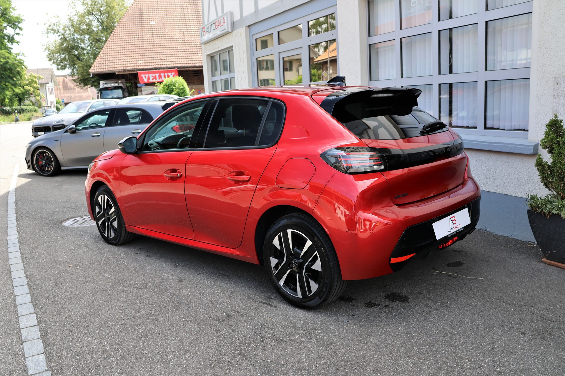 PEUGEOT 208 1.2 PureTech Allure EAT8 (CH)-image-6