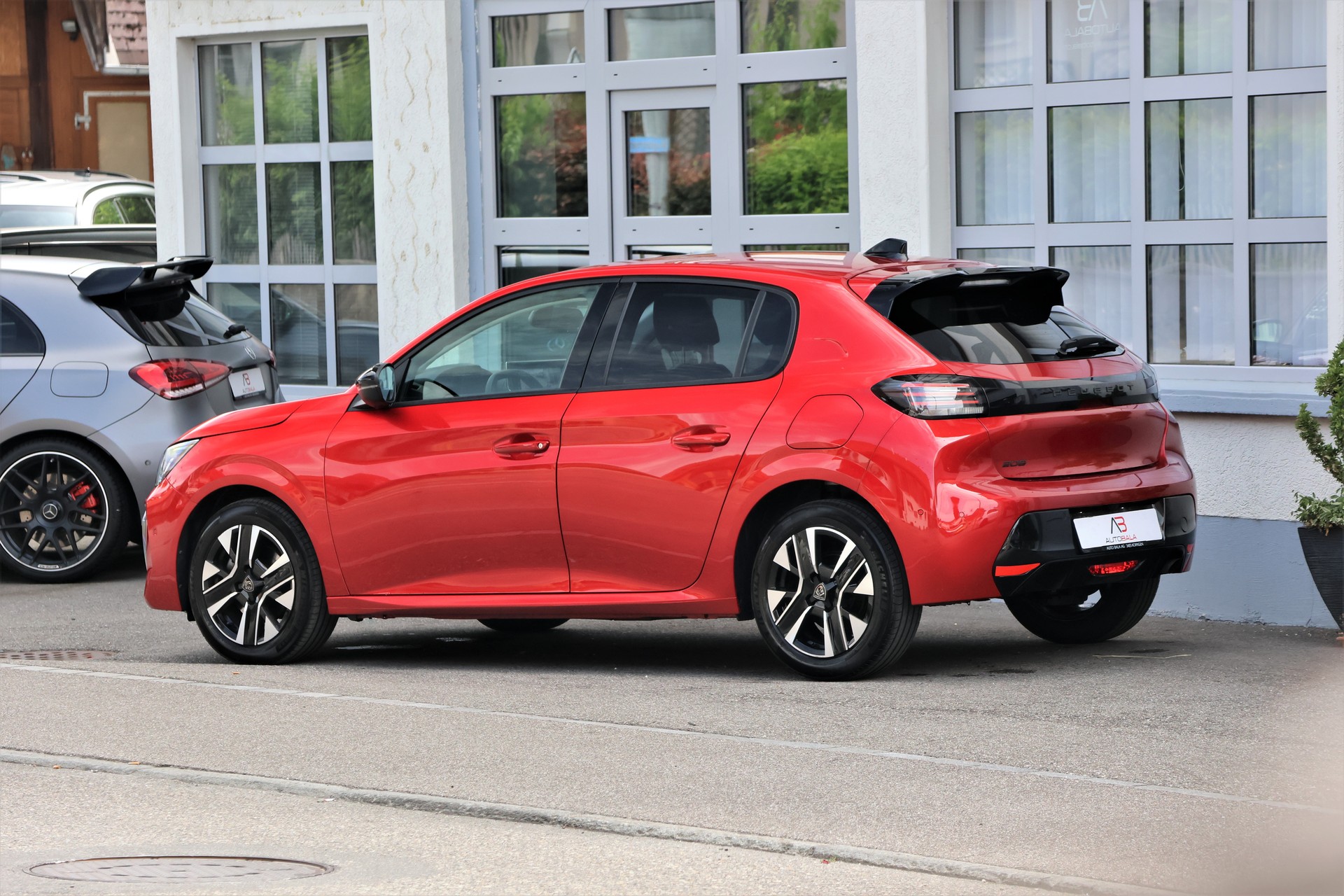 PEUGEOT 208 1.2 PureTech Allure EAT8 (CH)-image-4