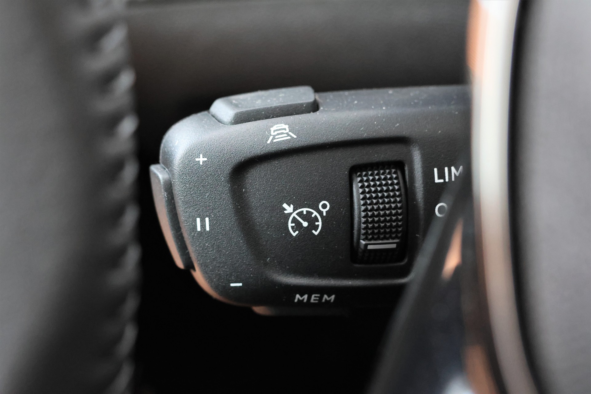 PEUGEOT 208 1.2 PureTech Allure EAT8 (CH)-image-16