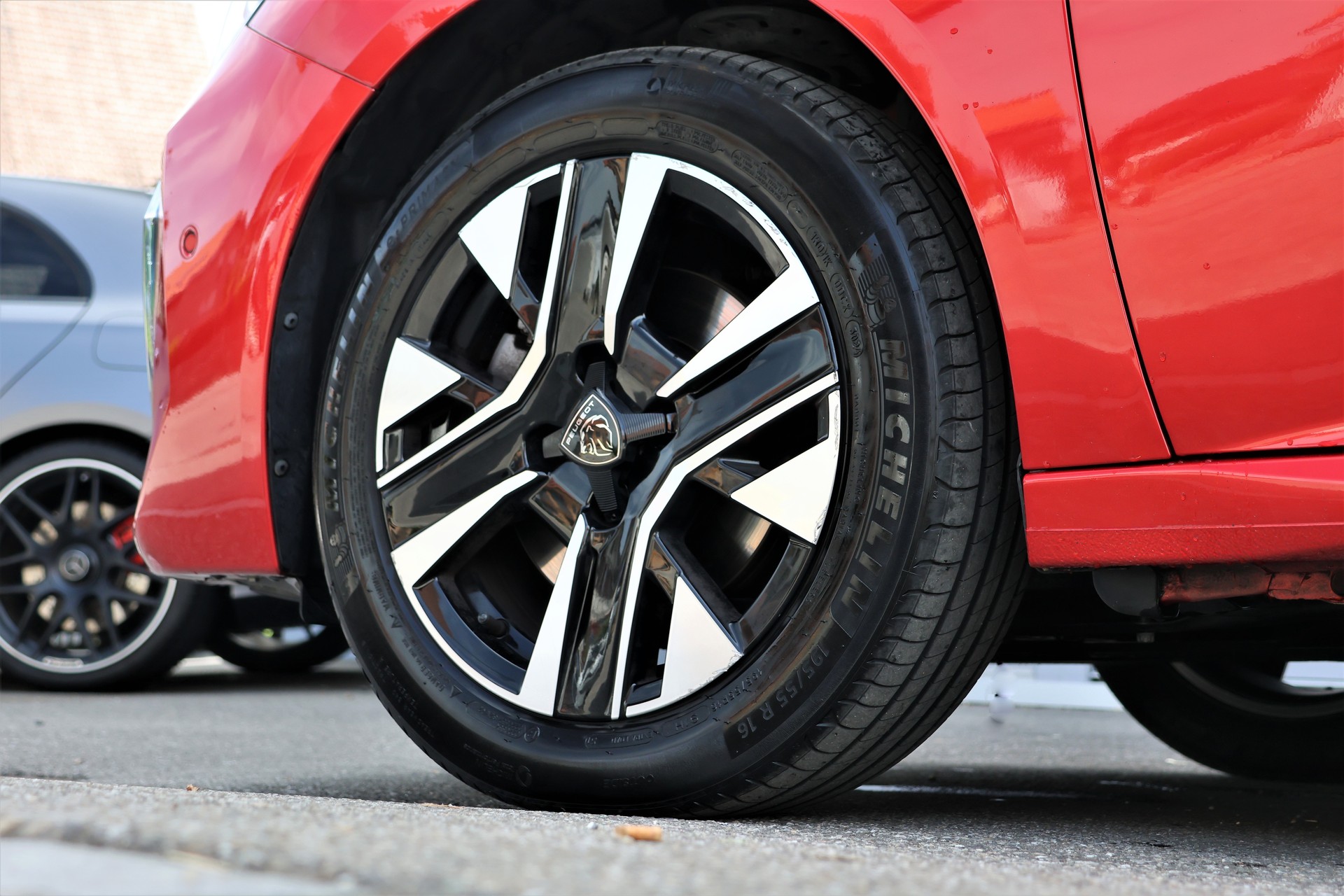 PEUGEOT 208 1.2 PureTech Allure EAT8 (CH)-image-7