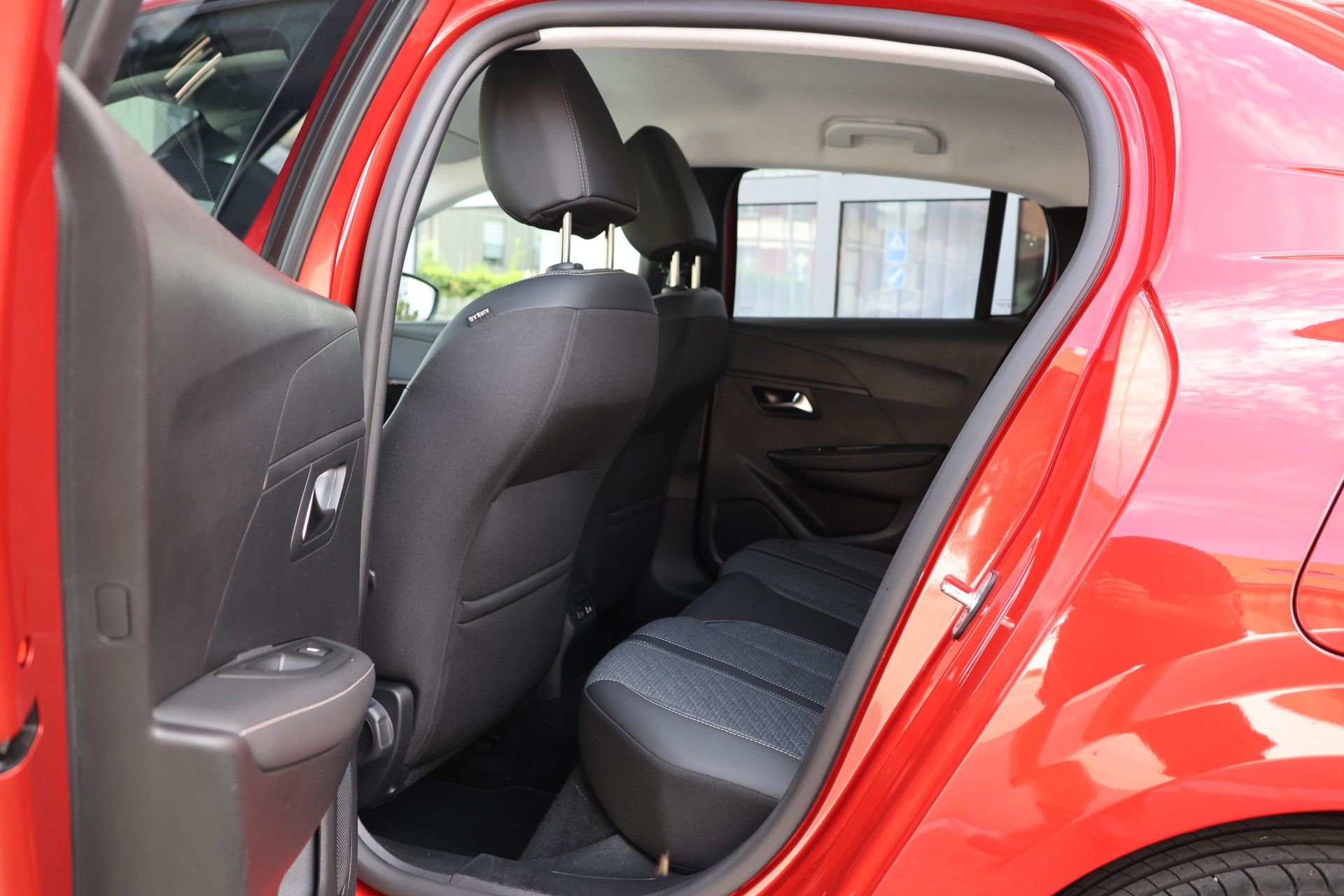PEUGEOT 208 1.2 PureTech Allure EAT8 (CH)-image-11