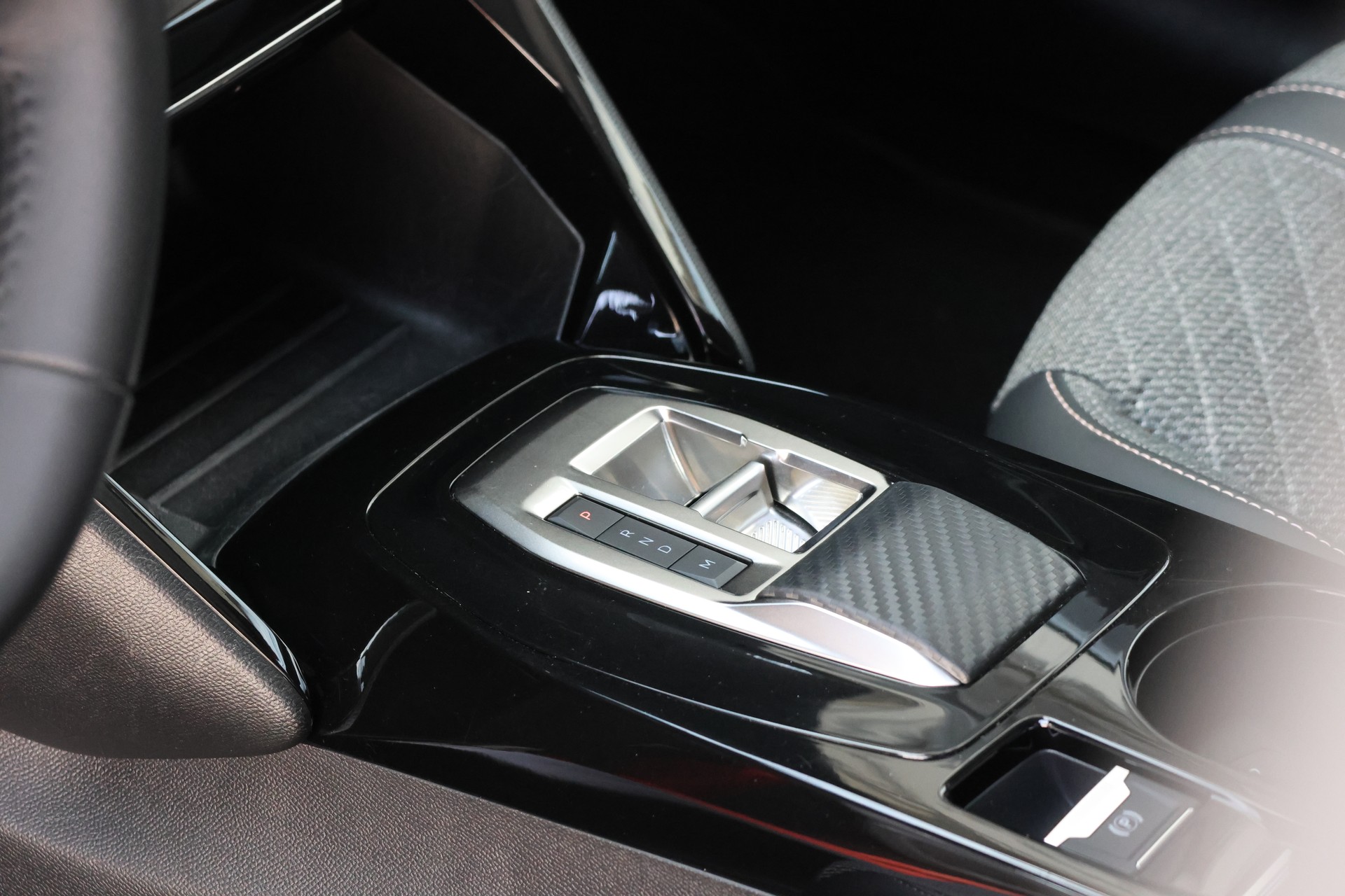 PEUGEOT 208 1.2 PureTech Allure EAT8 (CH)-image-10