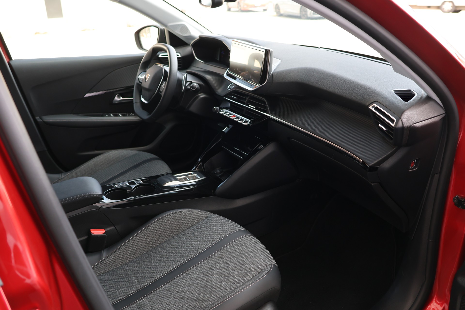 PEUGEOT 208 1.2 PureTech Allure EAT8 (CH)-image-14