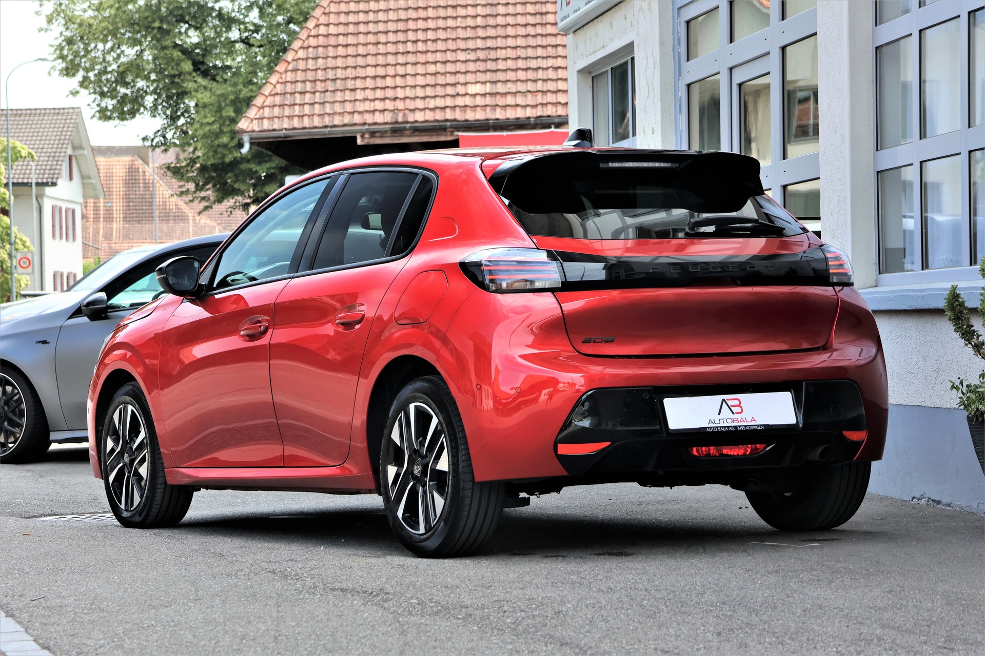 PEUGEOT 208 1.2 PureTech Allure EAT8 (CH)-image-2