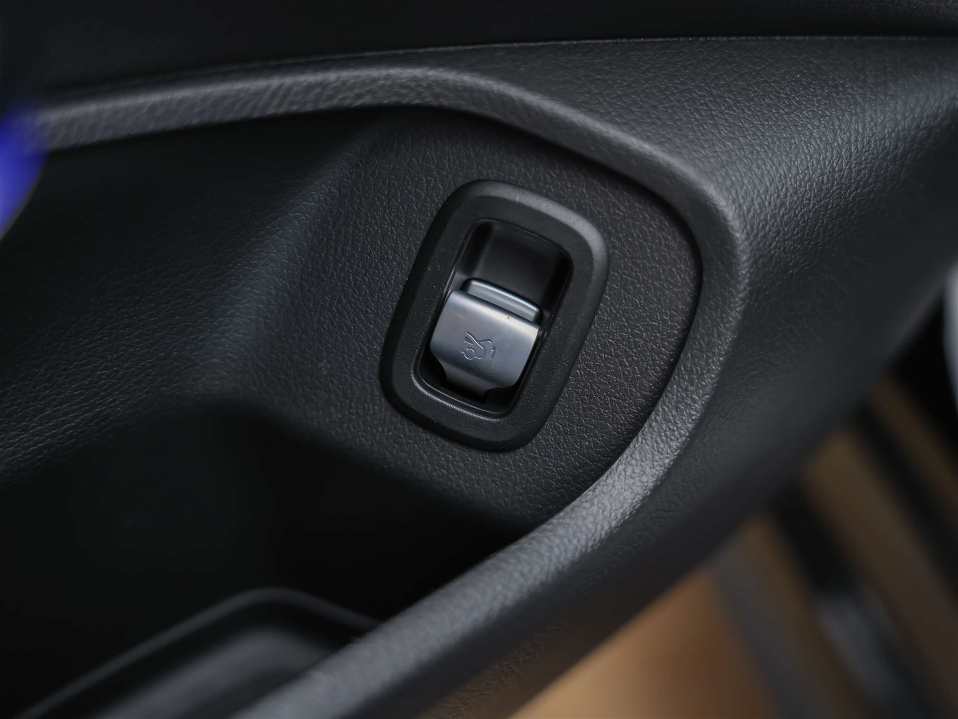 MERCEDES-BENZ CLE 200 Coupé AMG Line 9G-Tronic-image-23