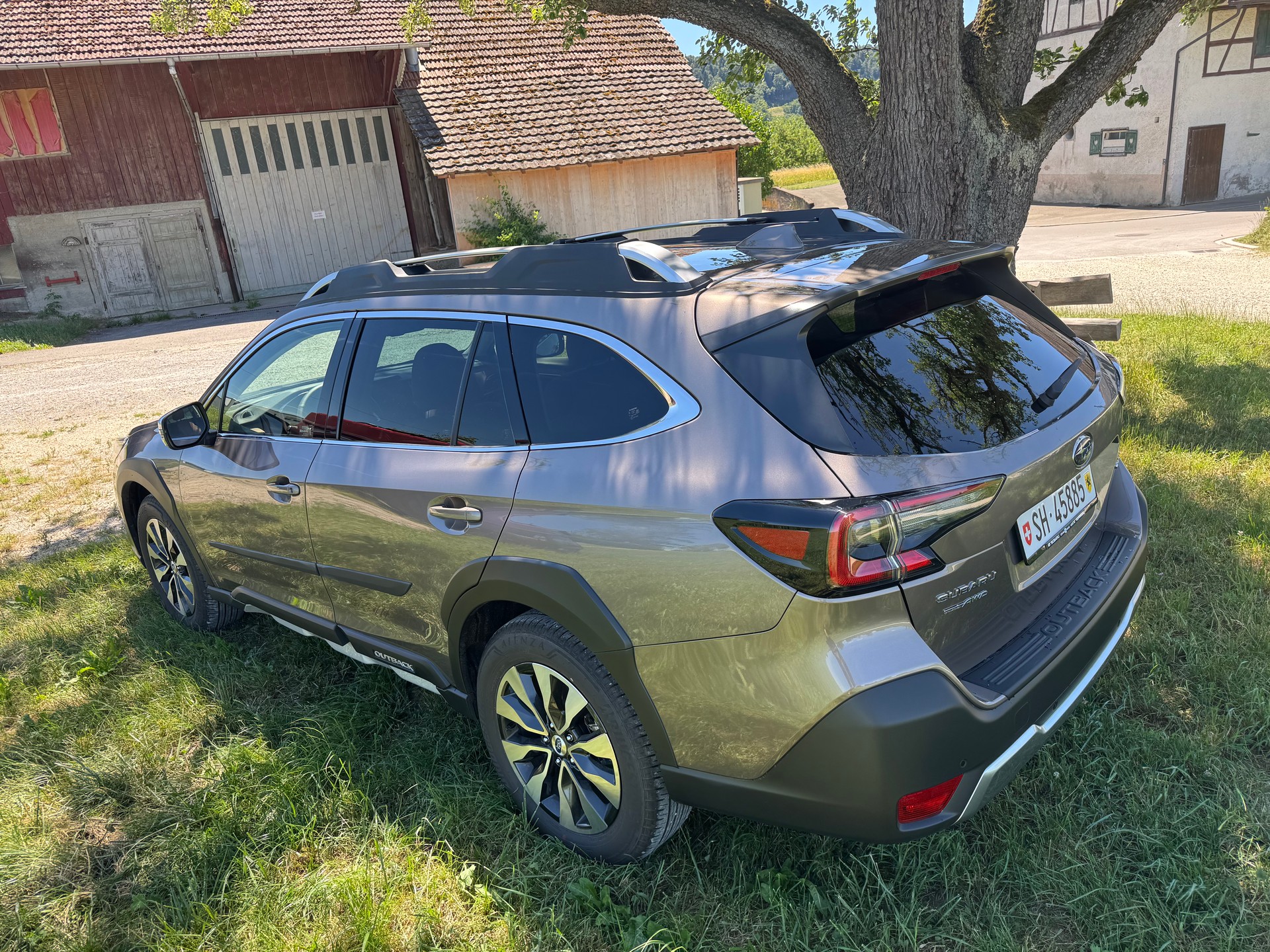 SUBARU 2.5i Luxury-image-1