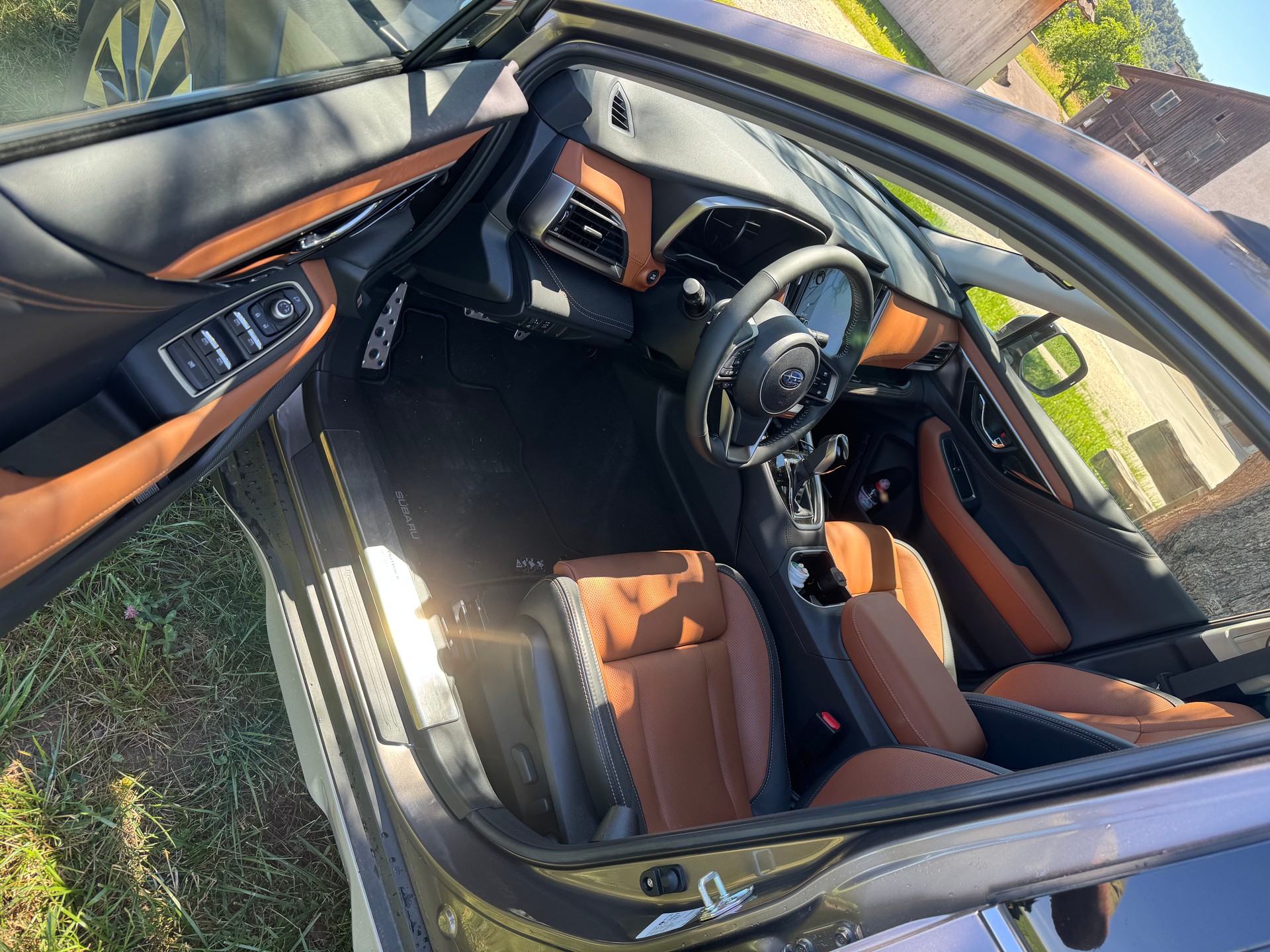 SUBARU 2.5i Luxury-image-2