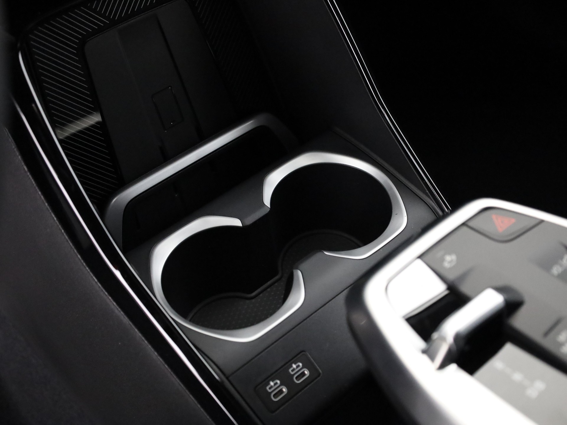 BMW iX2 30 xDrive-image-8