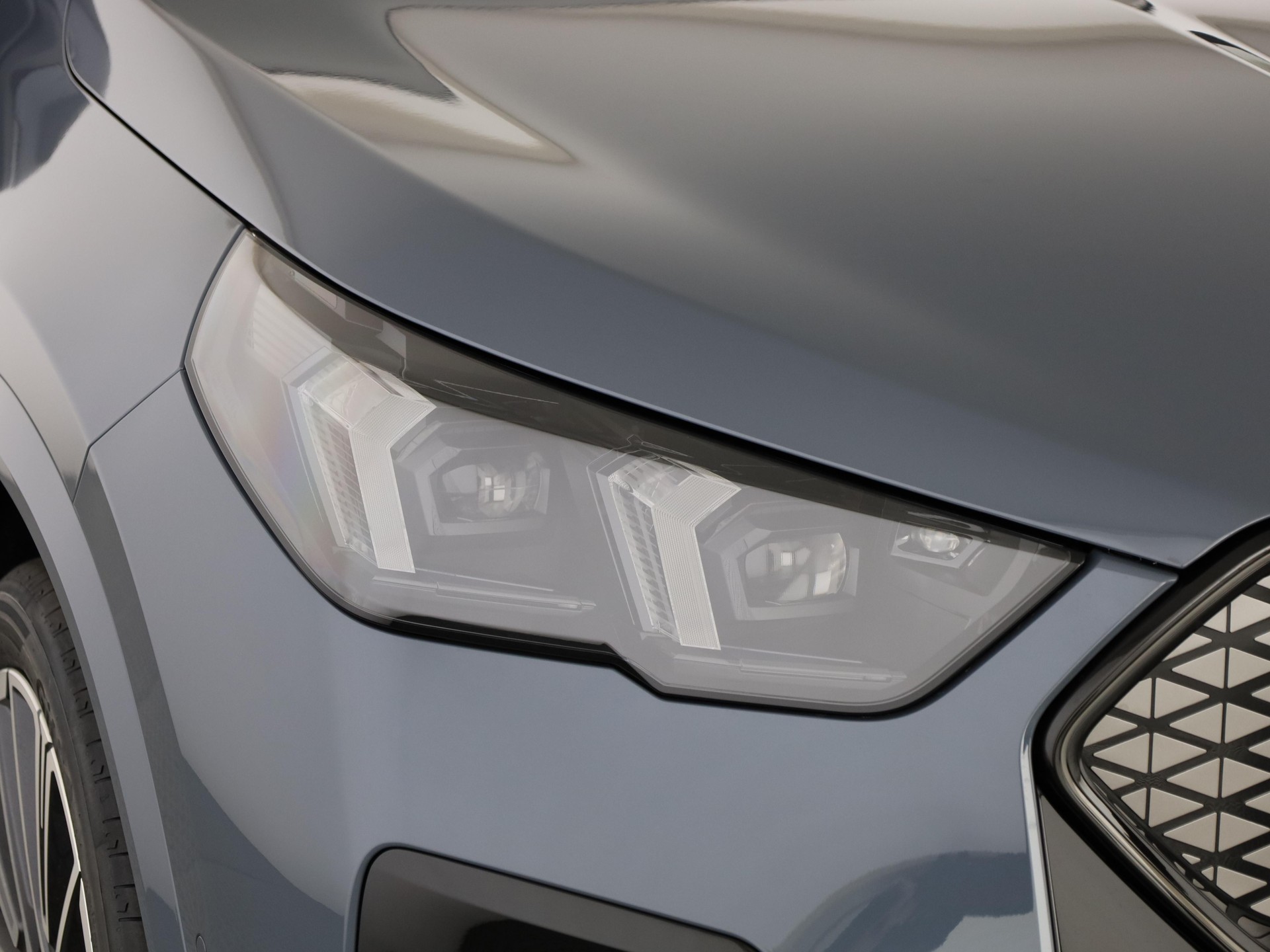 BMW iX2 30 xDrive-image-5