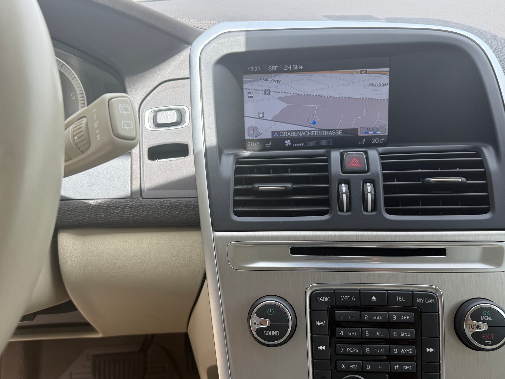 VOLVO XC60 D5 AWD Momentum Geartronic-image-7