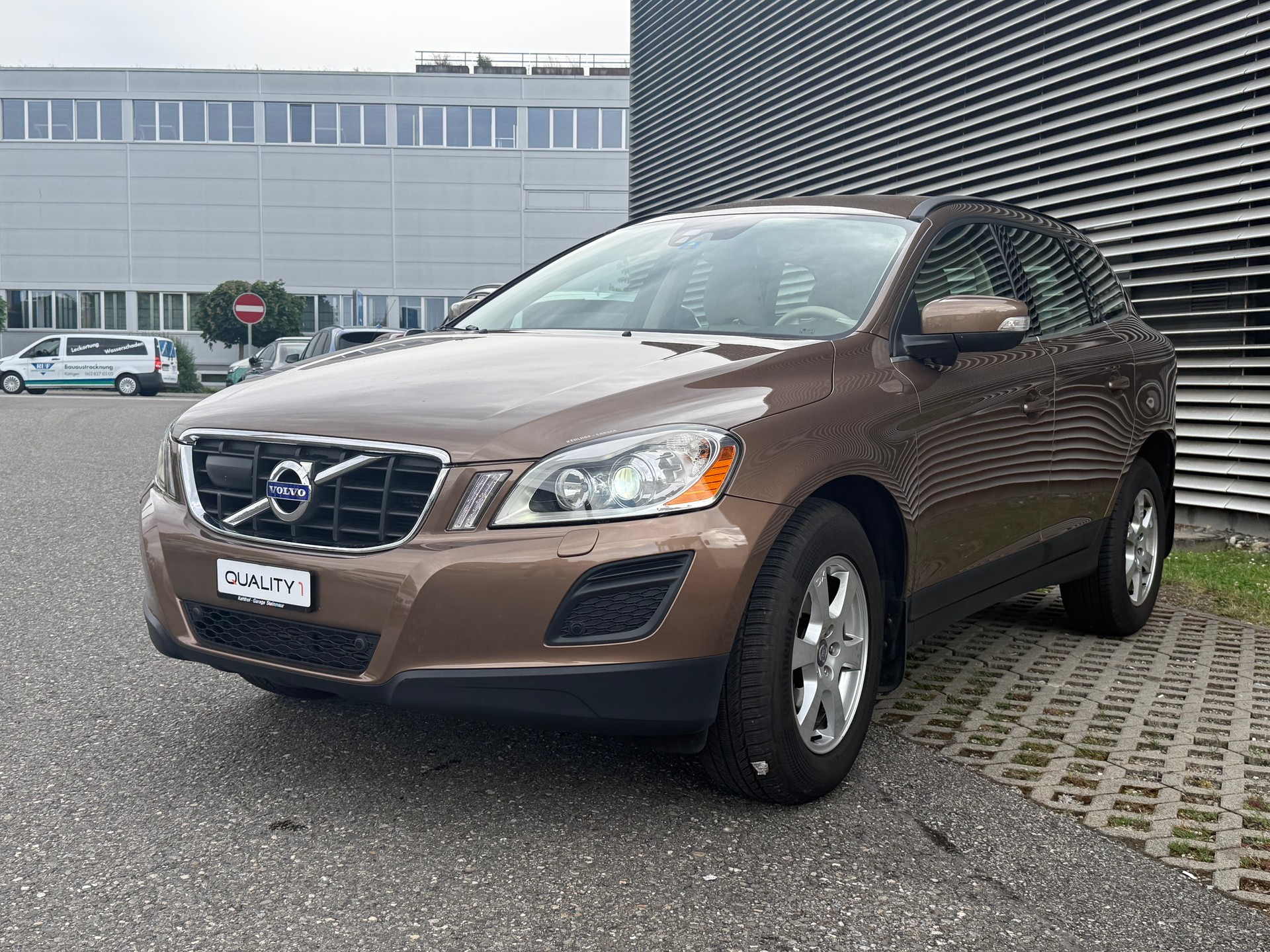 VOLVO XC60 D5 AWD Momentum Geartronic-image-10