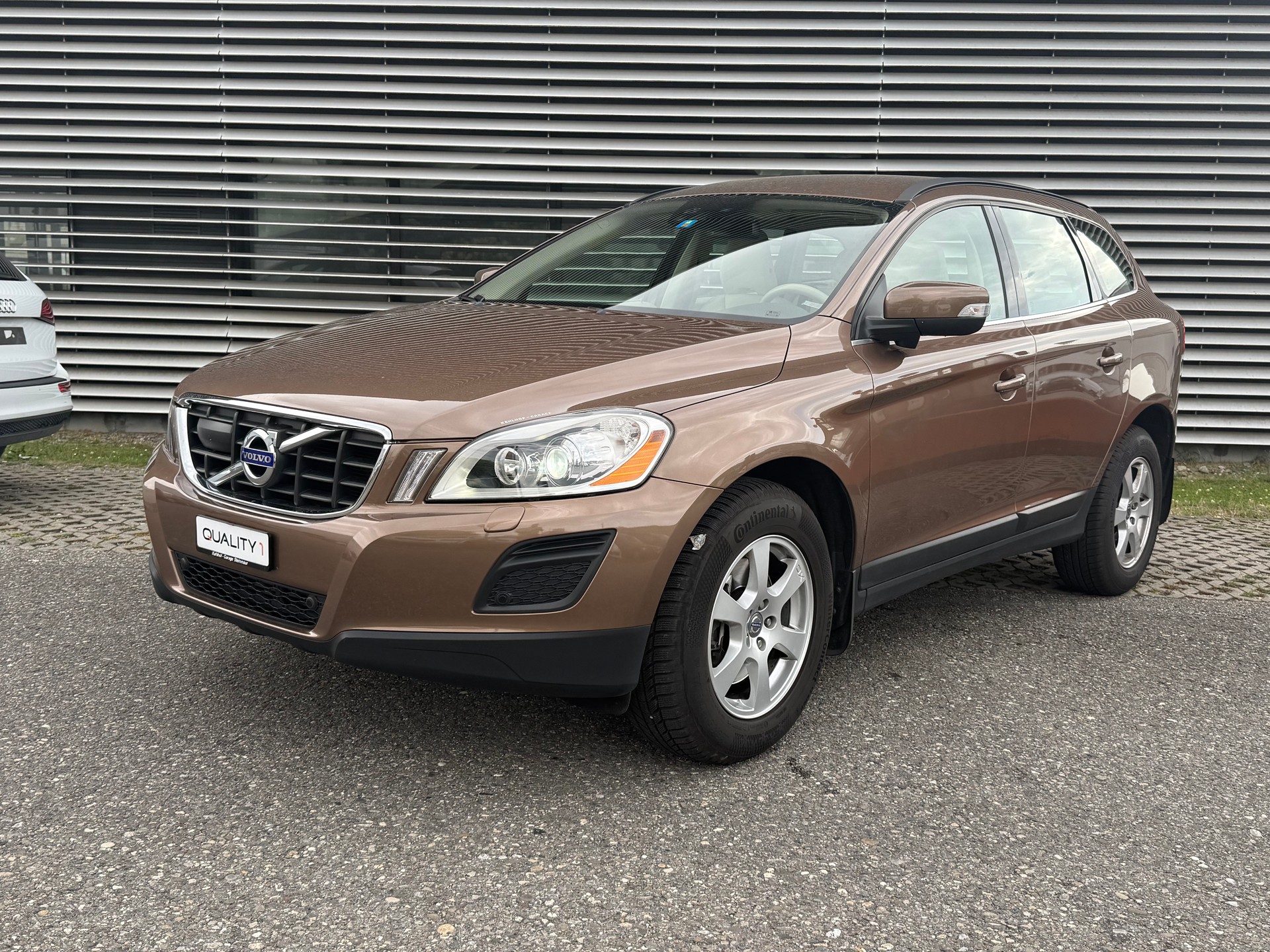 VOLVO XC60 D5 AWD Momentum Geartronic-image-11