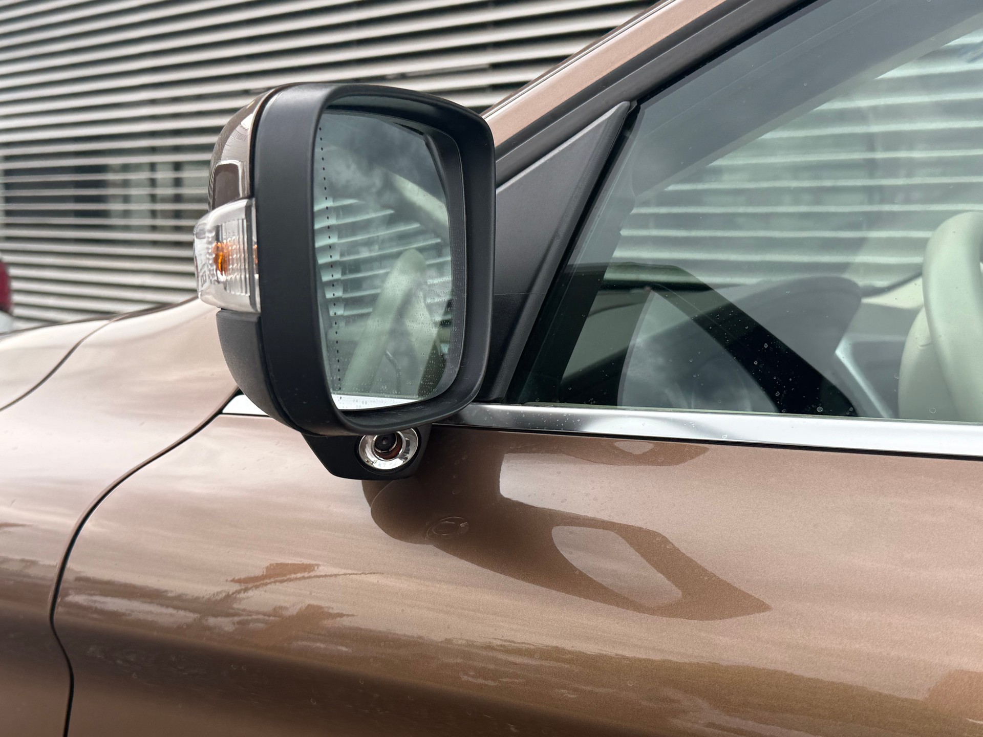 VOLVO XC60 D5 AWD Momentum Geartronic-image-12