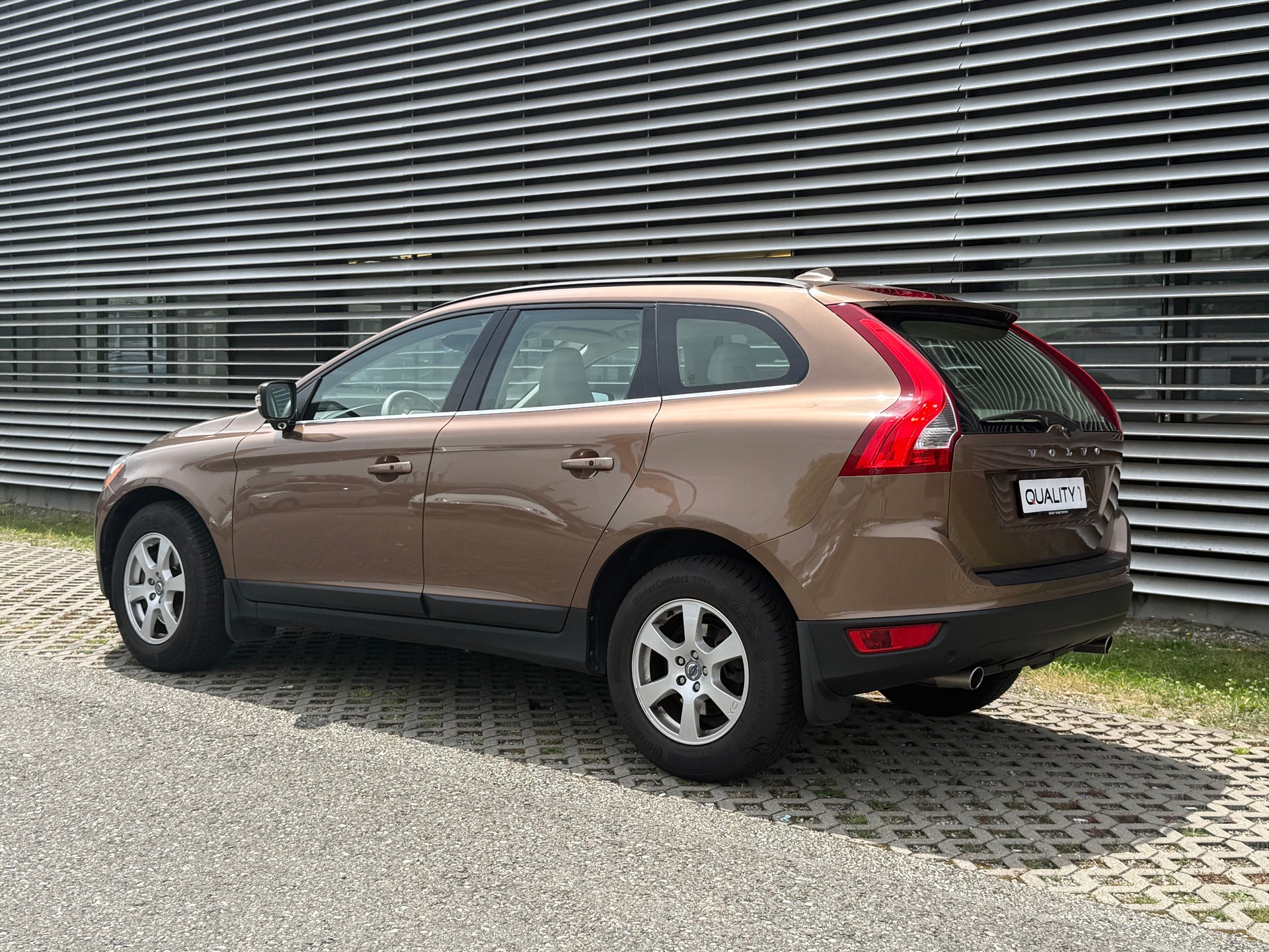 VOLVO XC60 D5 AWD Momentum Geartronic-image-1