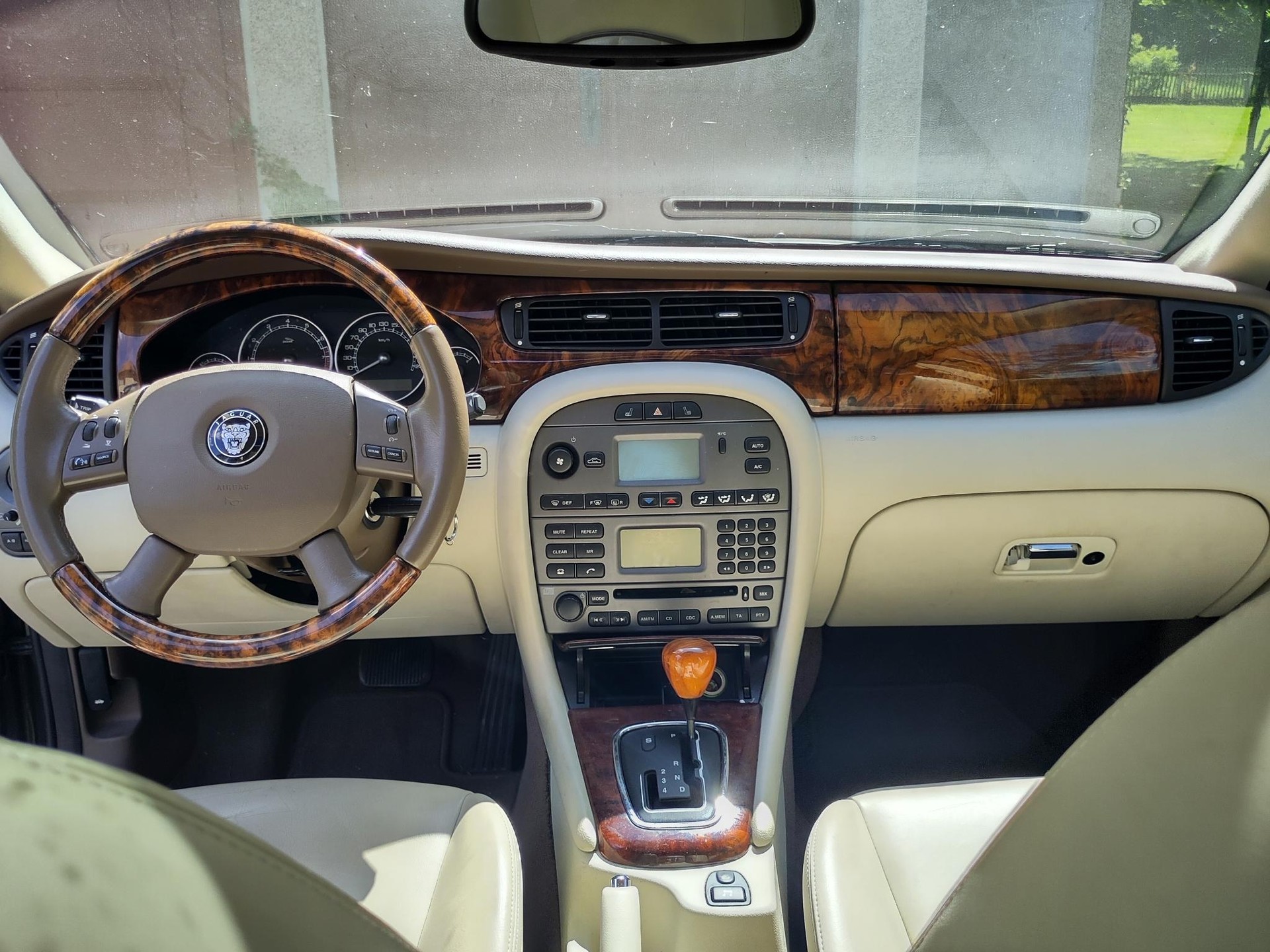 JAGUAR 3.0 V6 Sovereign-image-4