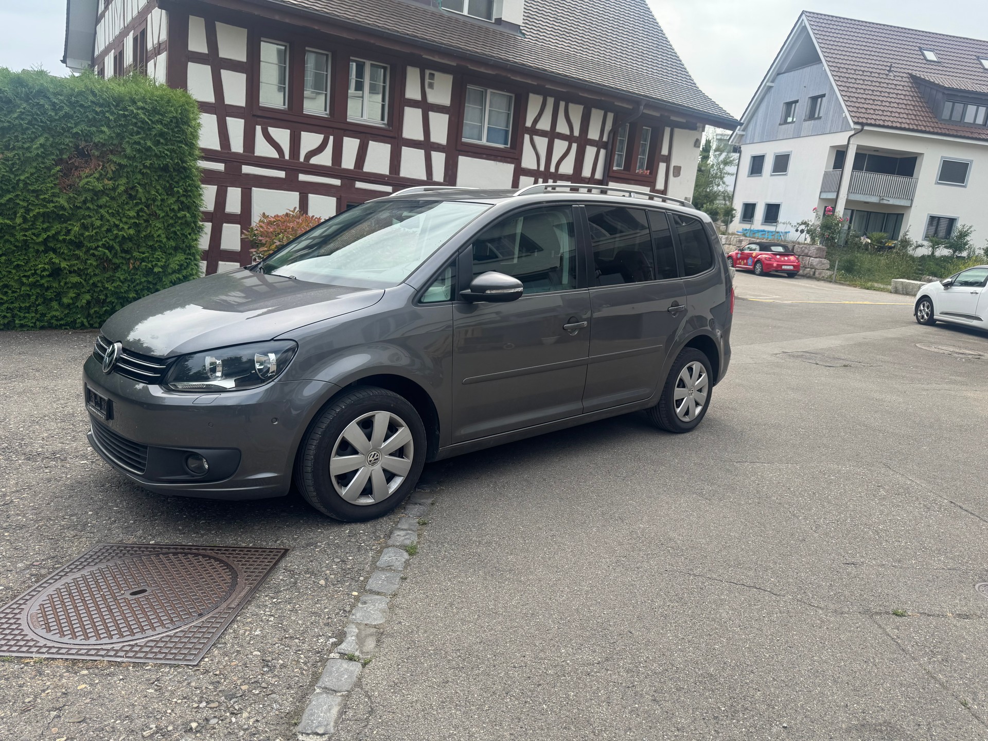 VW Touran 1.6 TDI Highline DSG-image-1