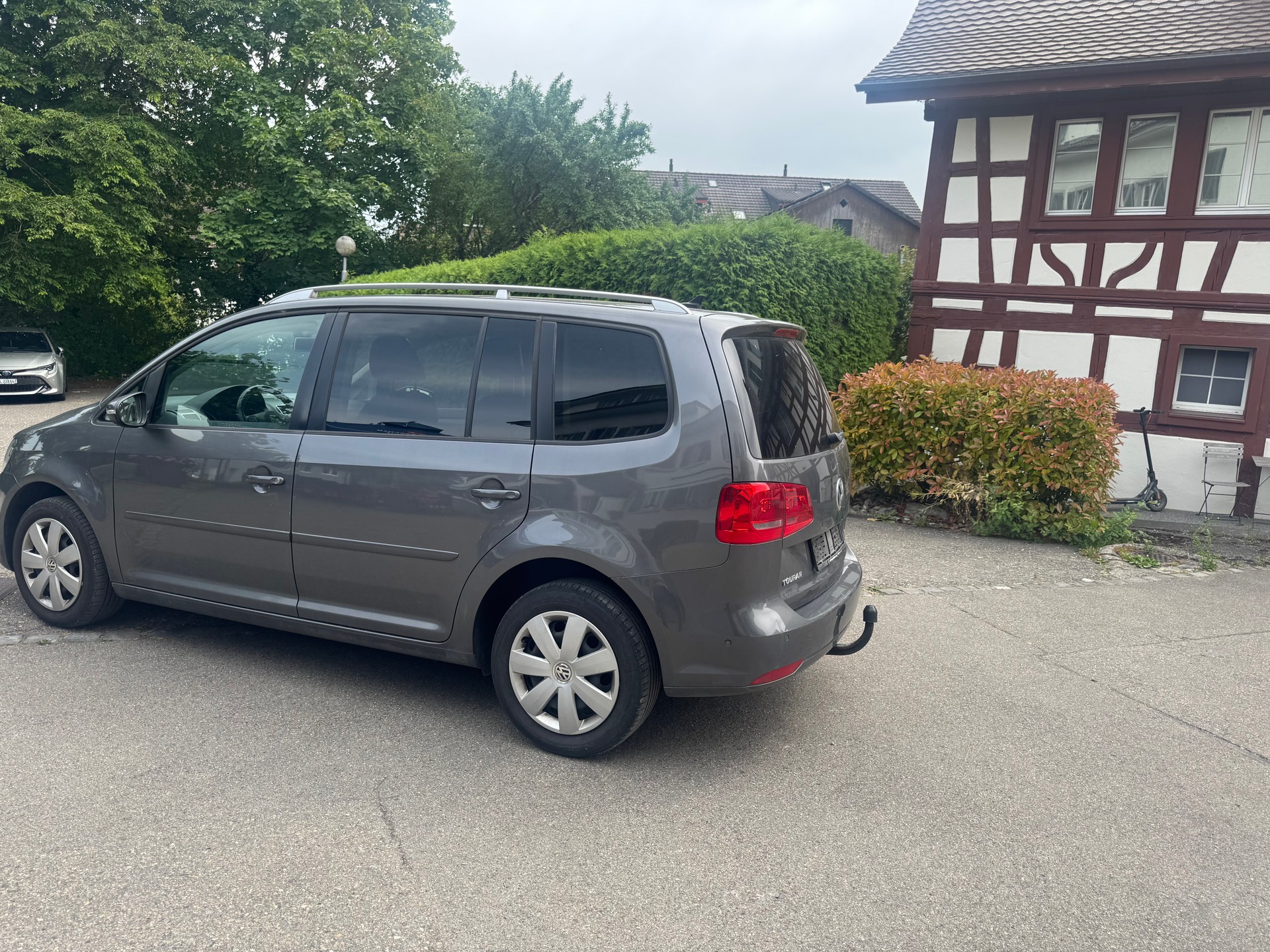 VW Touran 1.6 TDI Highline DSG-image-2