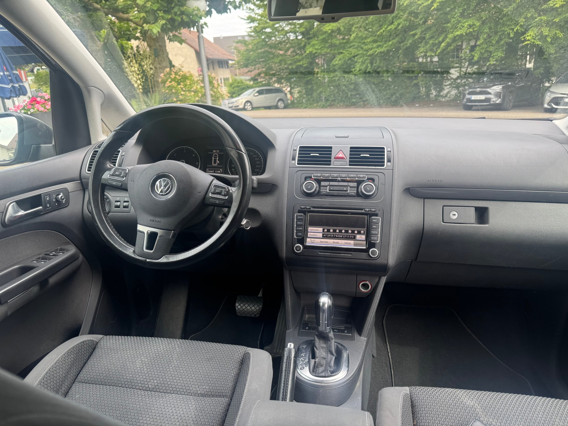 VW Touran 1.6 TDI Highline DSG-image-6