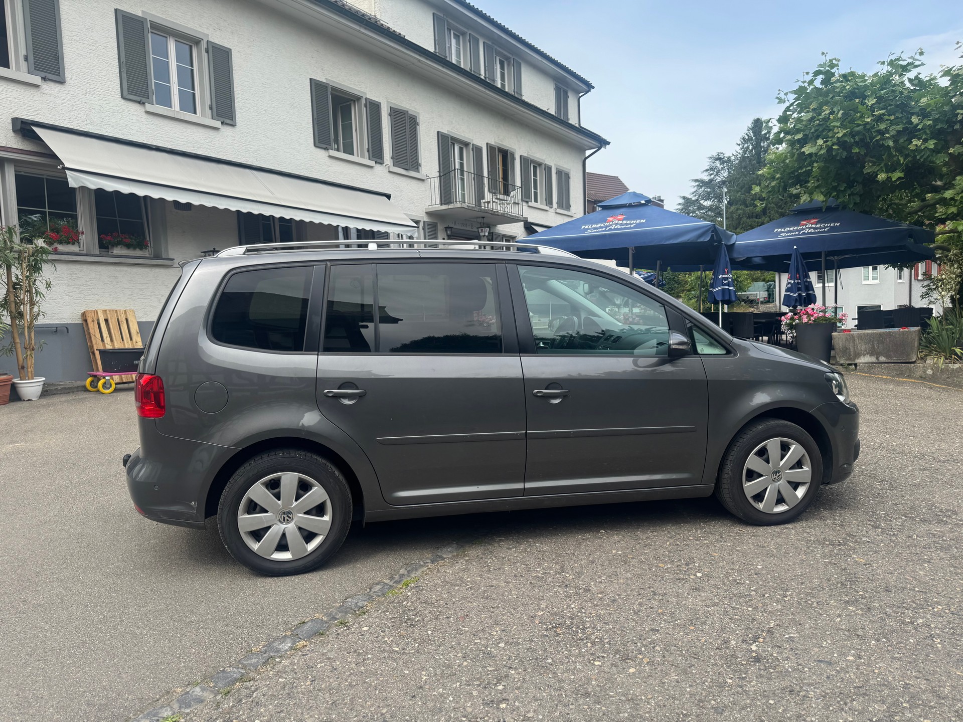 VW Touran 1.6 TDI Highline DSG-image-5
