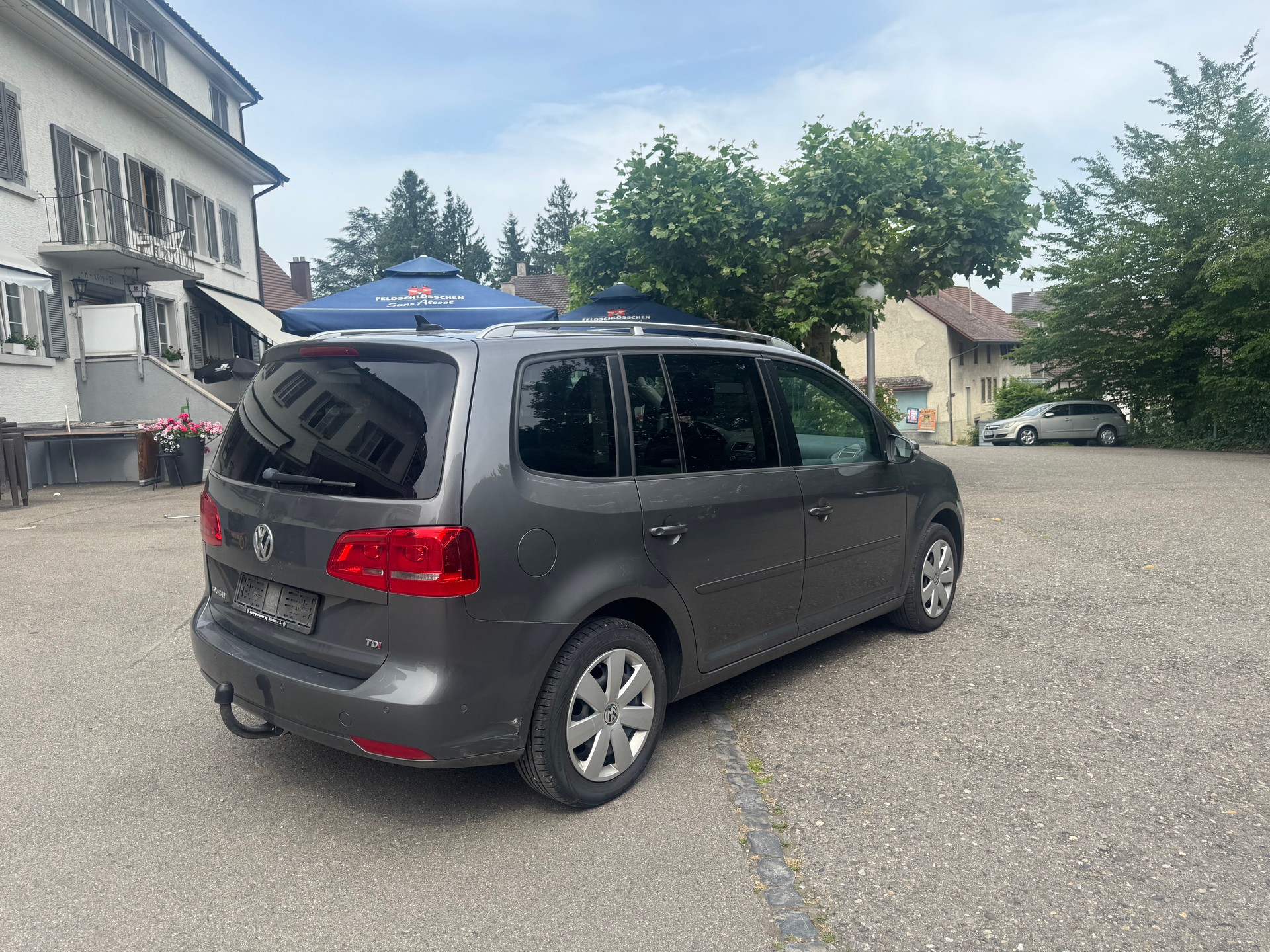 VW Touran 1.6 TDI Highline DSG-image-4