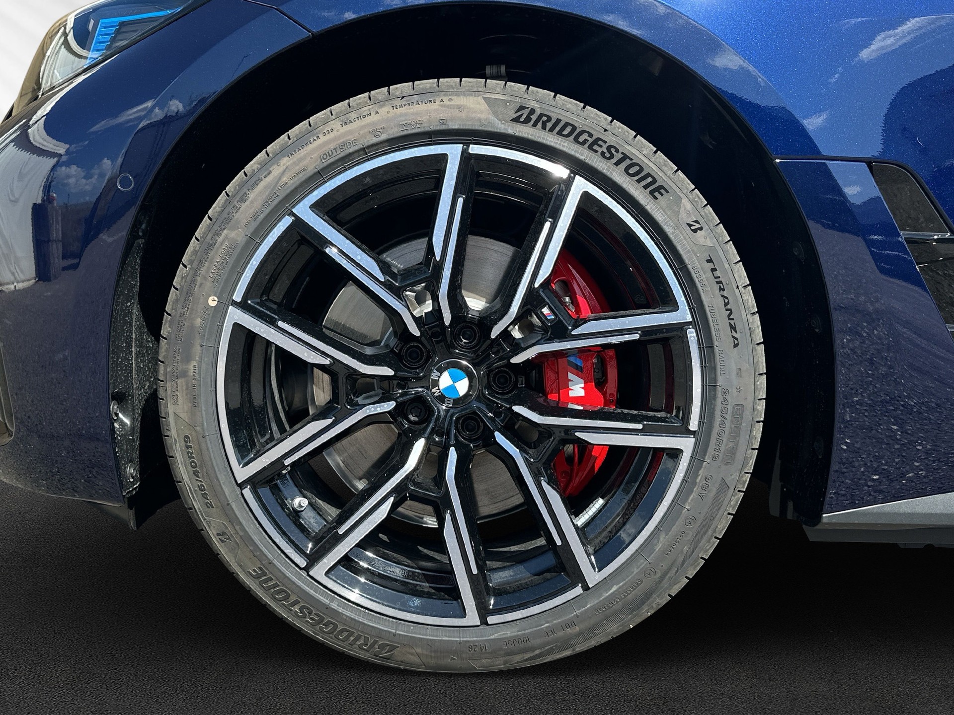 BMW i4 eDrive 40 M Sport Pro-image-8
