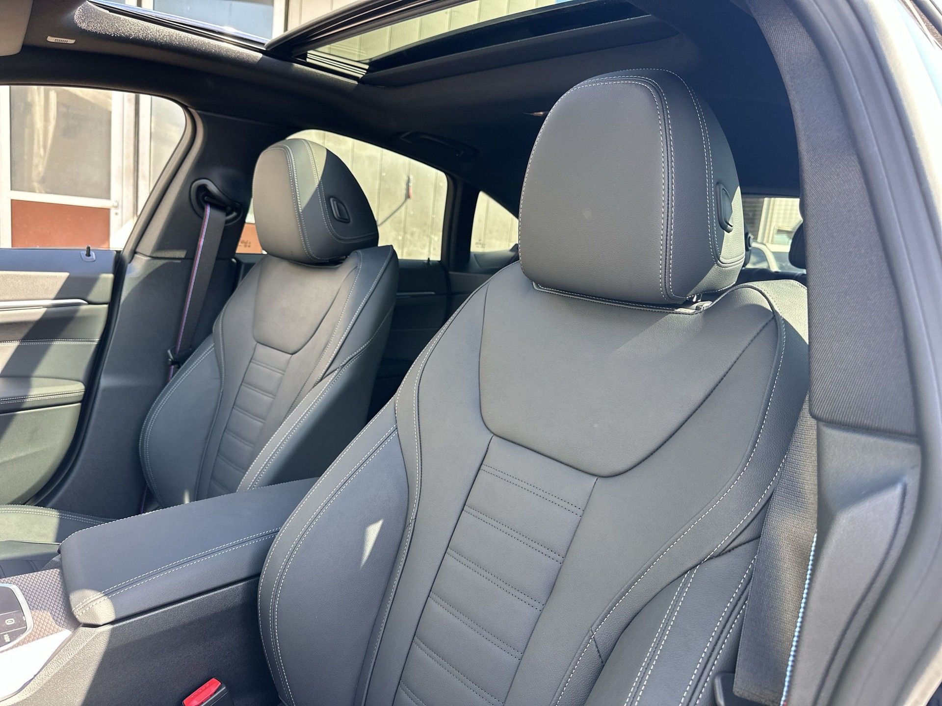 BMW i4 eDrive 40 M Sport Pro-image-9