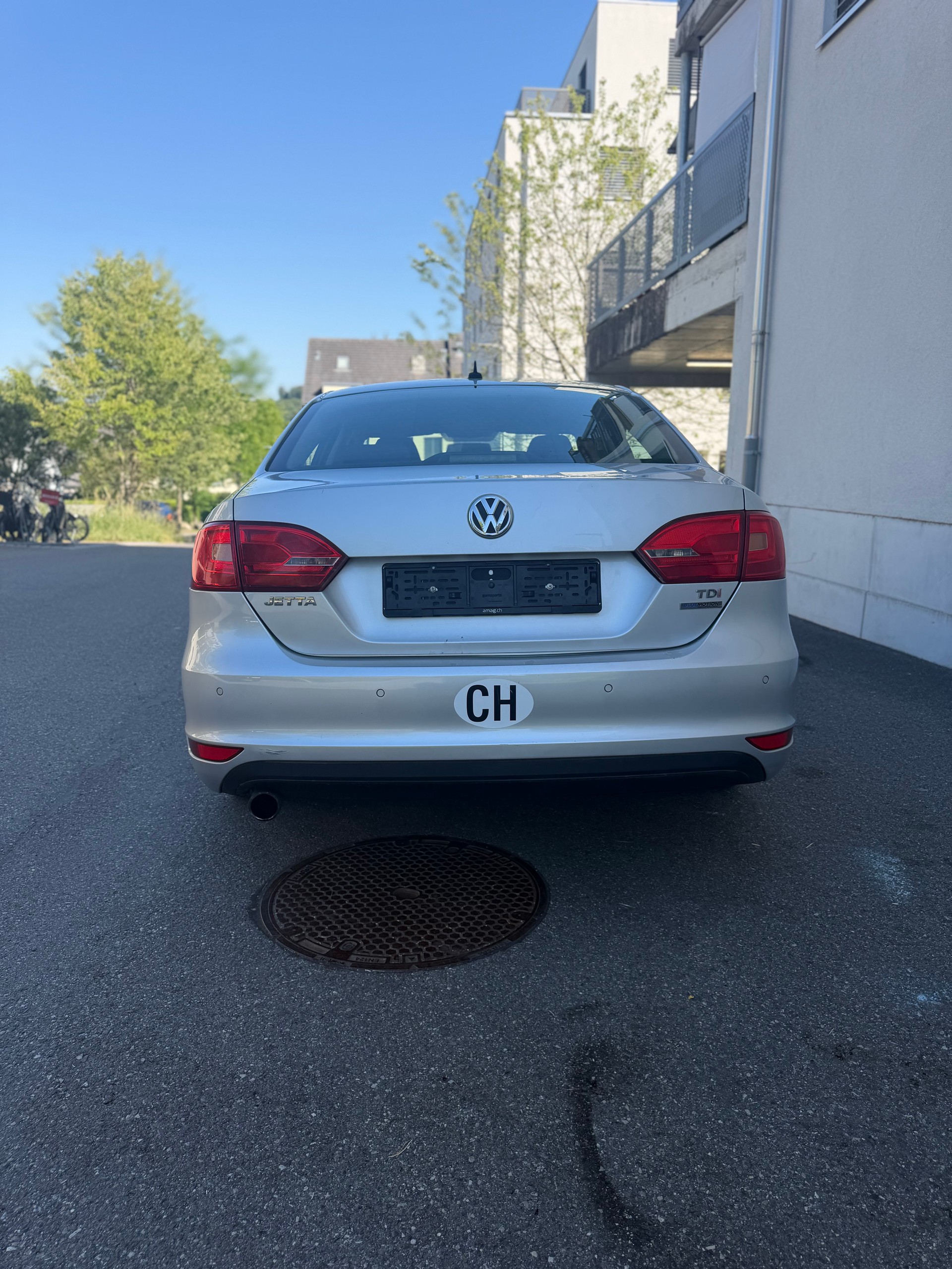 VW Jetta 1.6 TDI BlueMotion Technology Trendline DSG-image-3