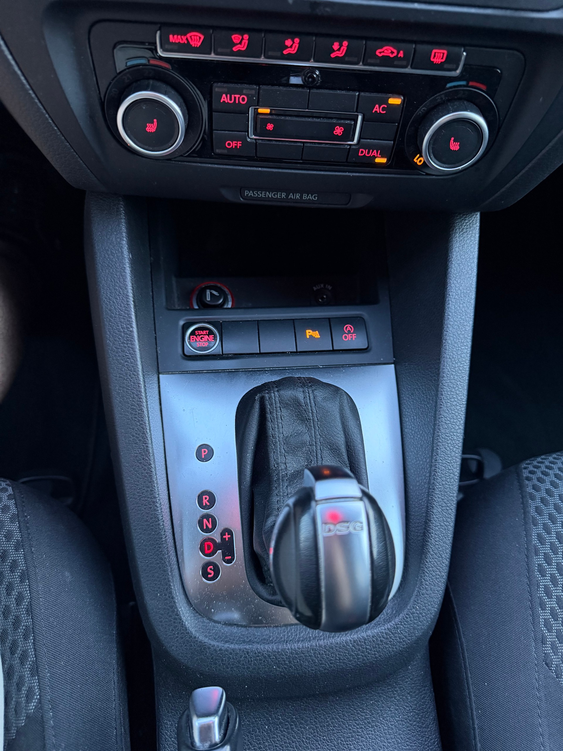 VW Jetta 1.6 TDI BlueMotion Technology Trendline DSG-image-8
