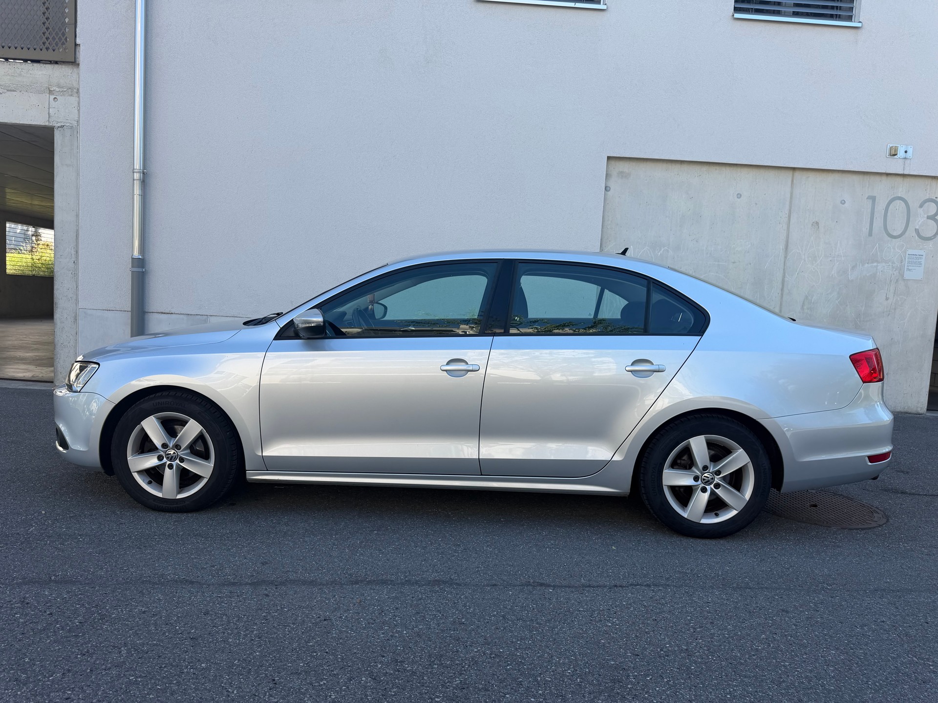 VW Jetta 1.6 TDI BlueMotion Technology Trendline DSG-image-1