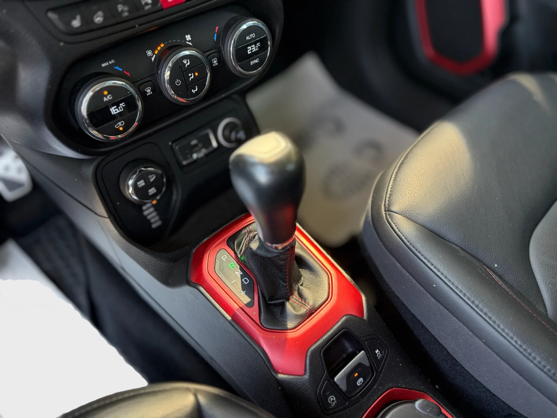 JEEP Renegade 2.0 CRD Trailhawk AWD + Low Range 9ATX-image-12