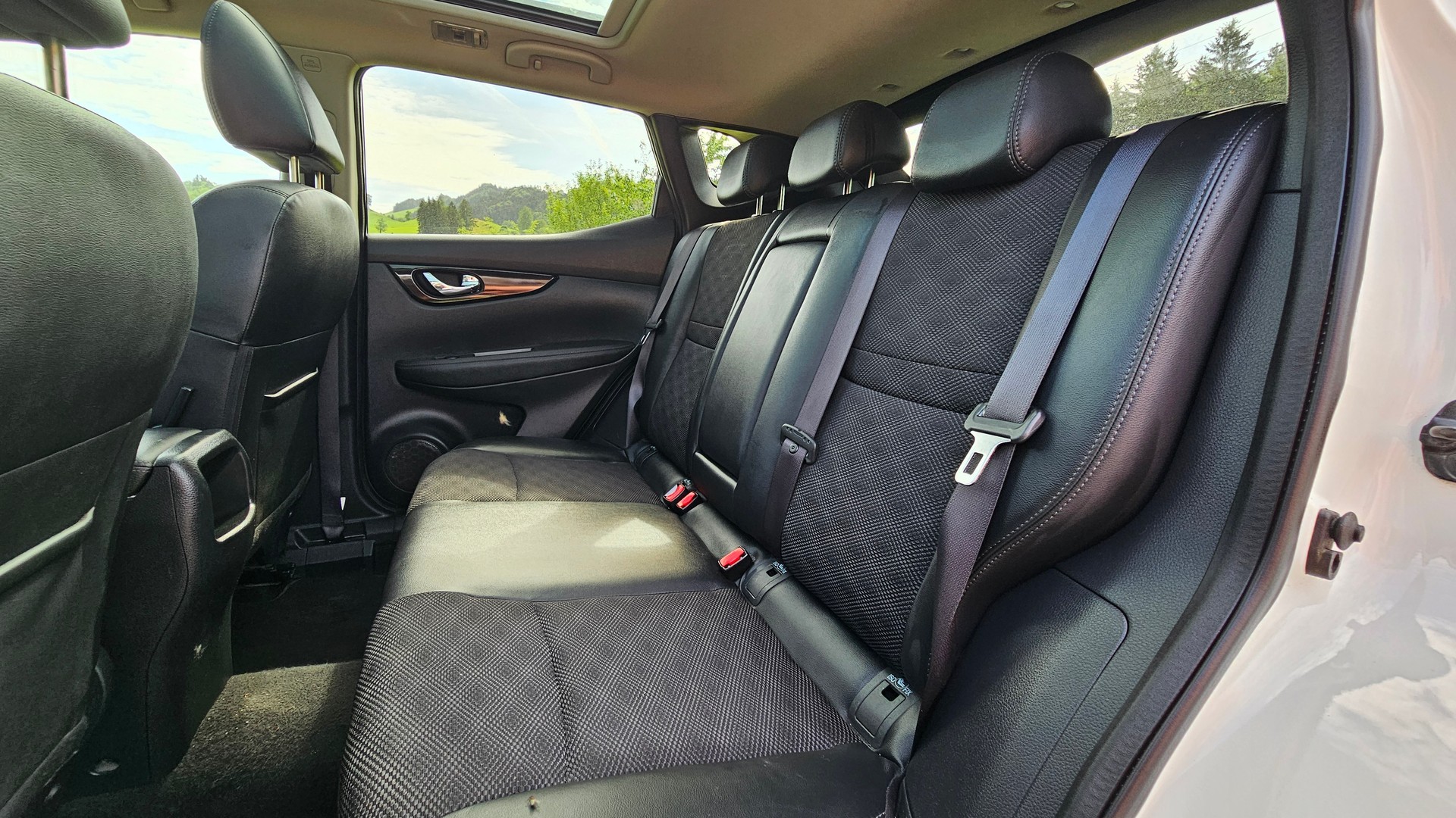 NISSAN 1.6 dCi Tekna 4x4 mit Anhängerkupplung-image-3