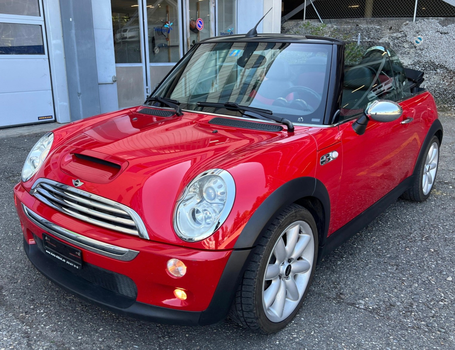 MINI Cooper S Cabriolet-image-2