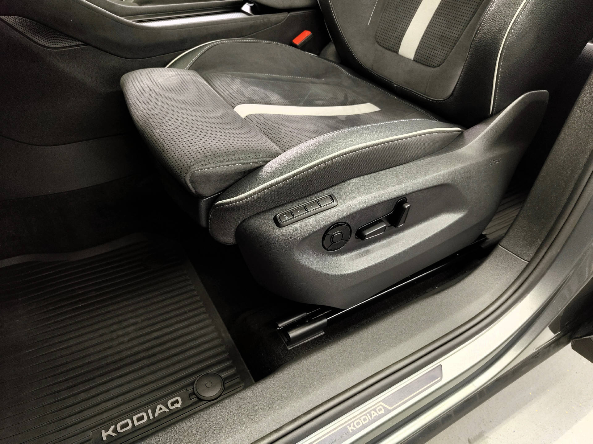 SKODA Kodiaq 2.0 TDI SportLine 4x4 DSG-image-10
