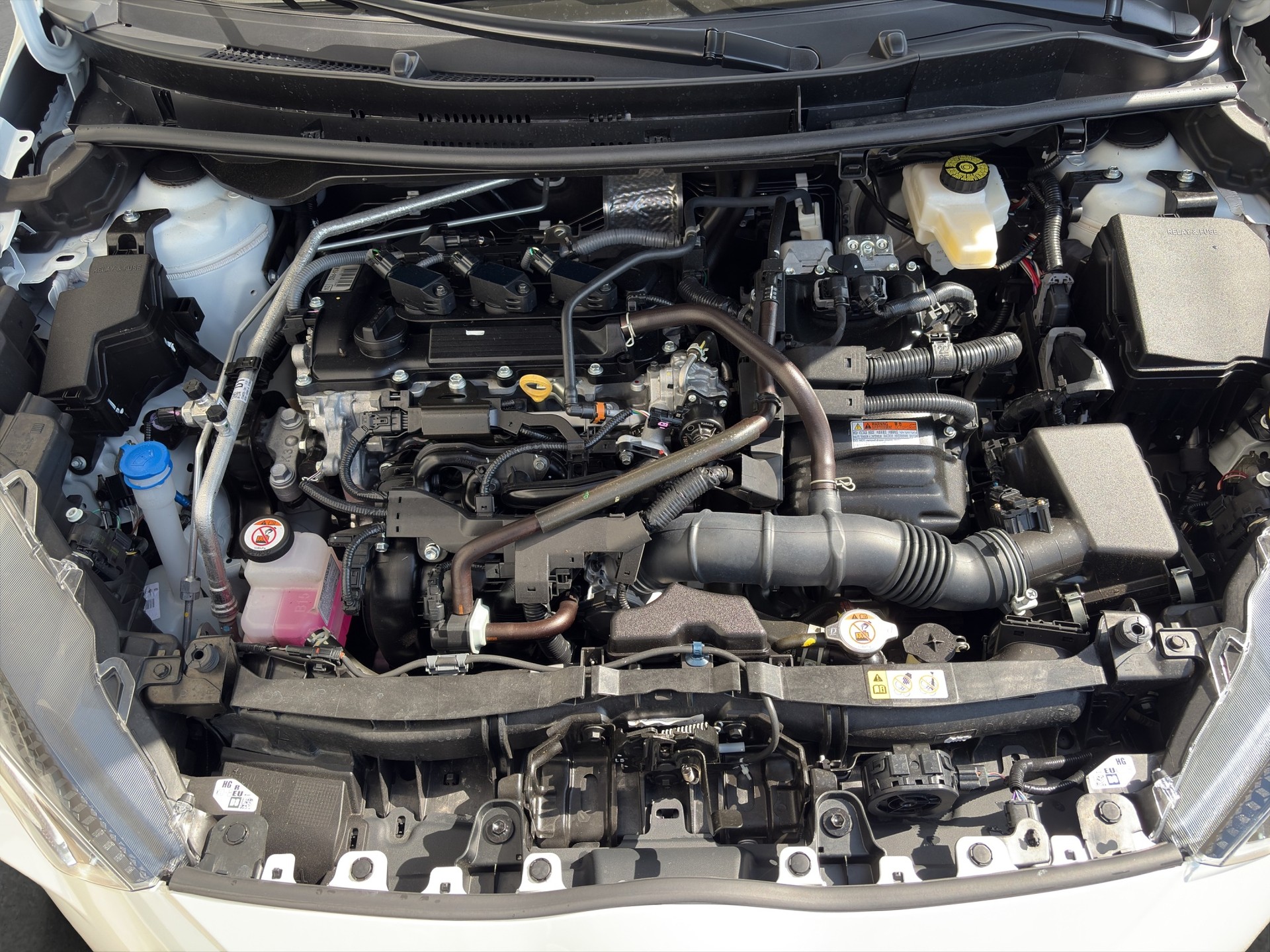 TOYOTA Yaris 1.5 Premium e-CVT-image-18