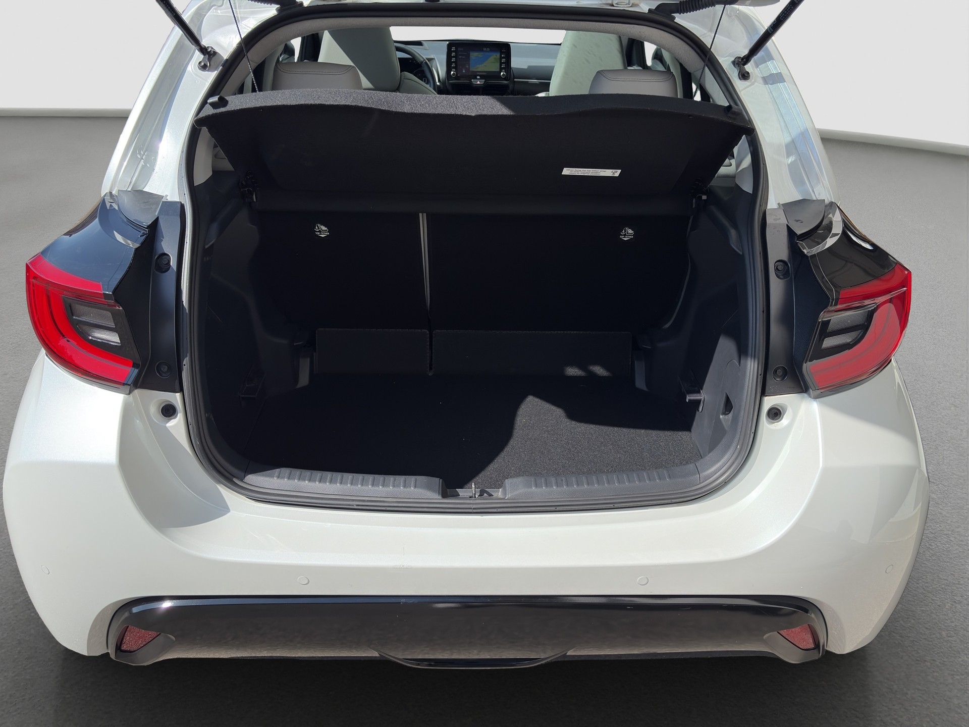TOYOTA Yaris 1.5 Premium e-CVT-image-5