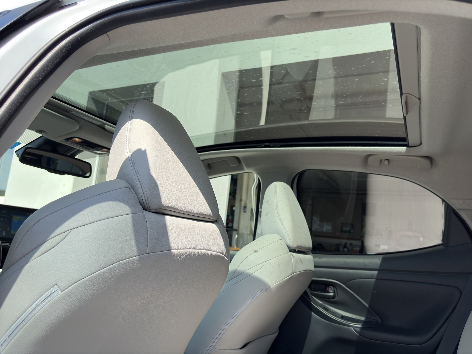 TOYOTA Yaris 1.5 Premium e-CVT-image-21