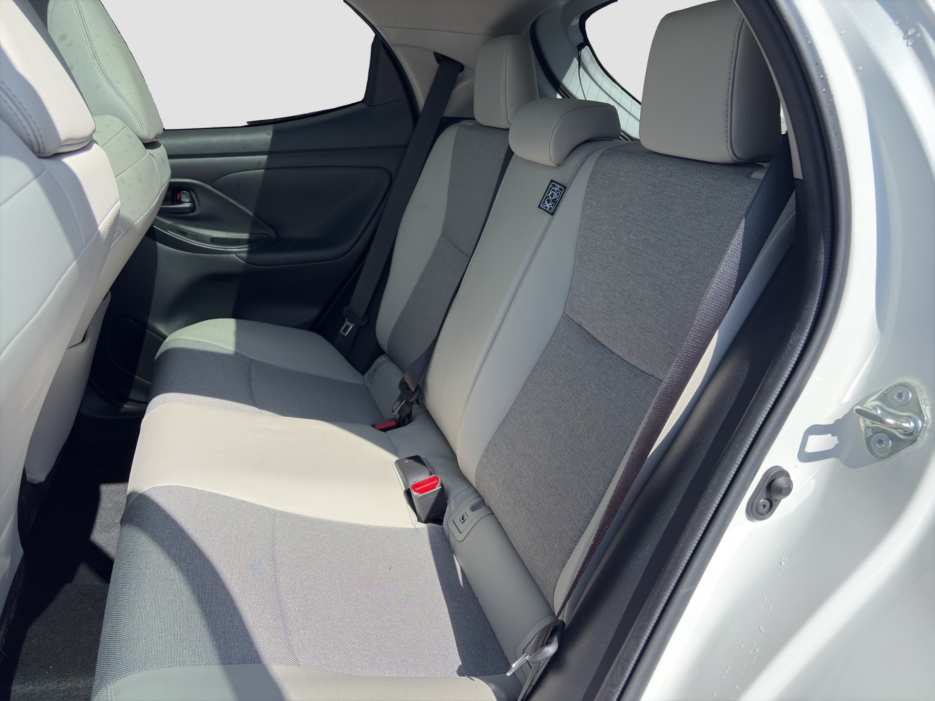 TOYOTA Yaris 1.5 Premium e-CVT-image-7
