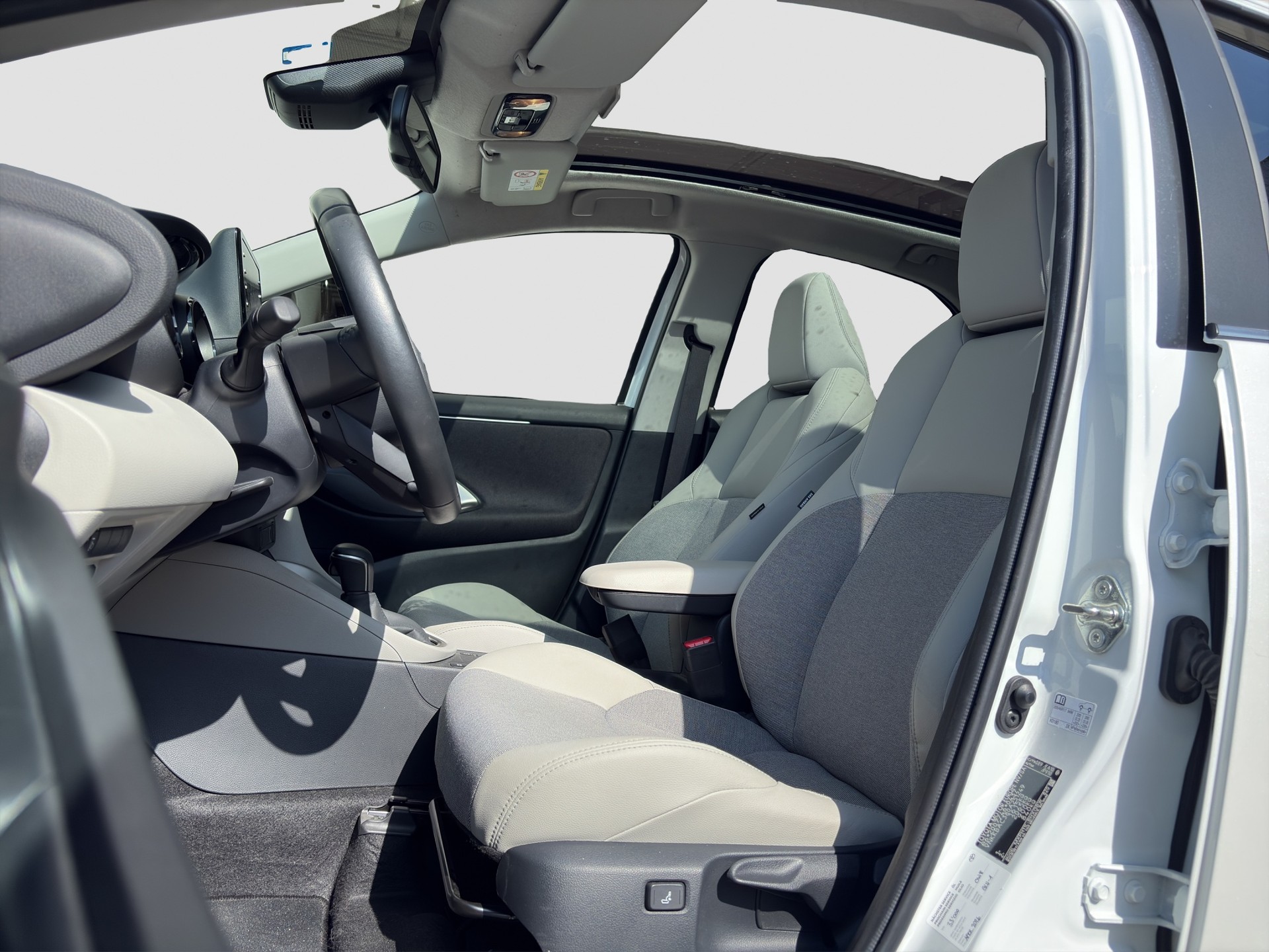 TOYOTA Yaris 1.5 Premium e-CVT-image-6