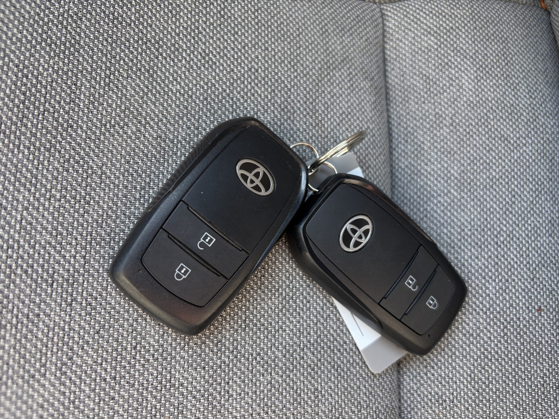 TOYOTA Yaris 1.5 Premium e-CVT-image-19