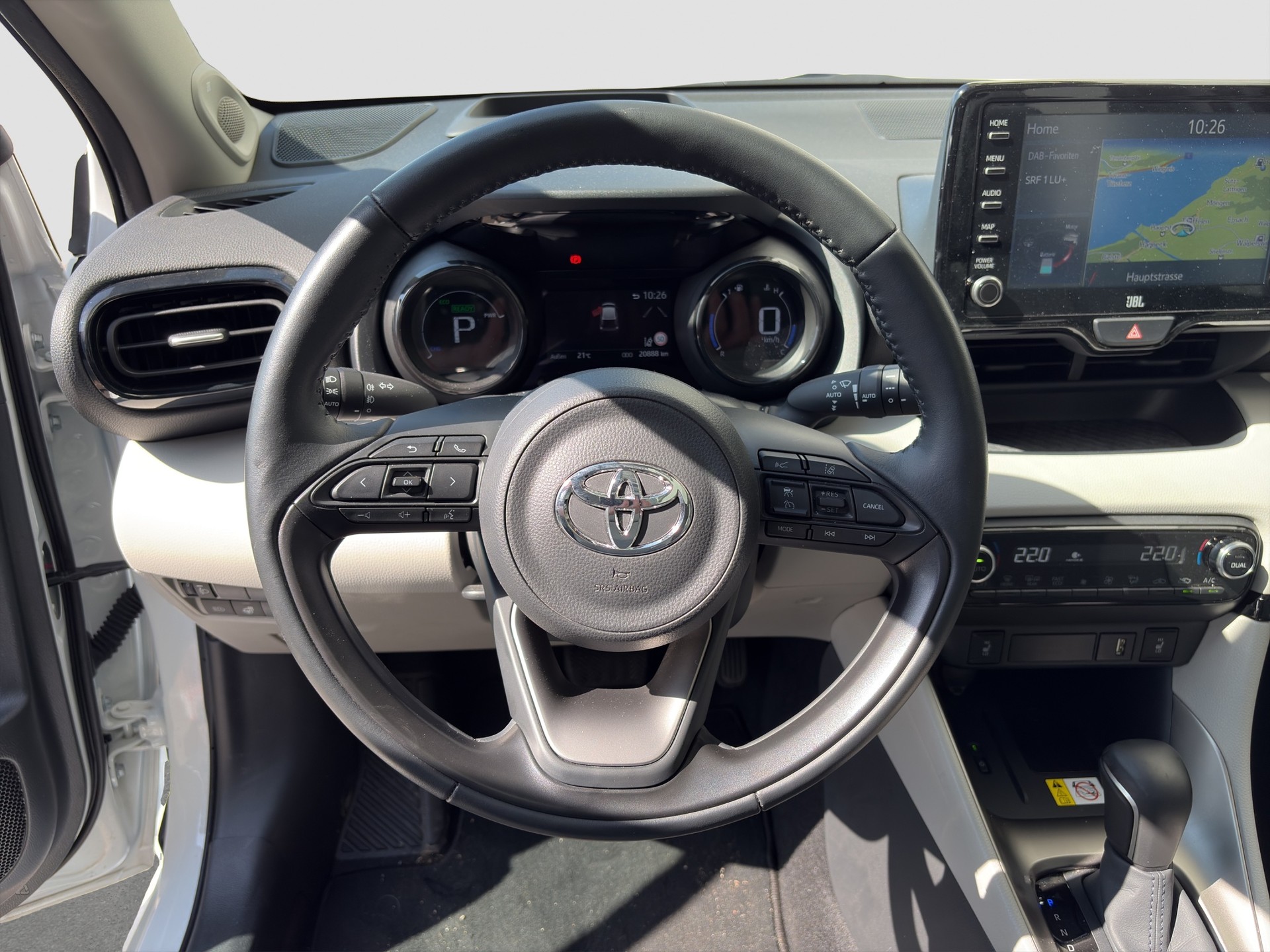 TOYOTA Yaris 1.5 Premium e-CVT-image-9