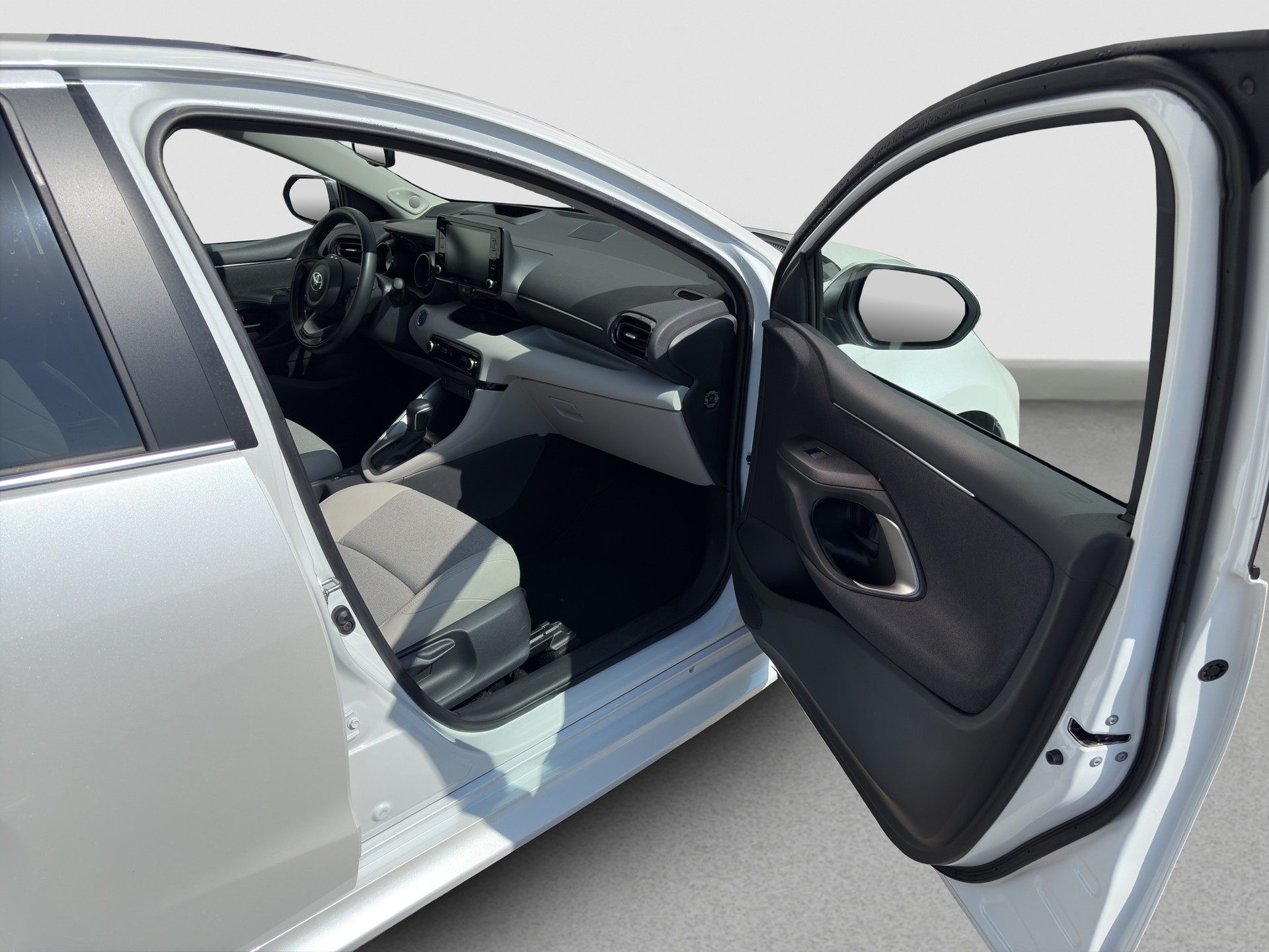 TOYOTA Yaris 1.5 Premium e-CVT-image-16