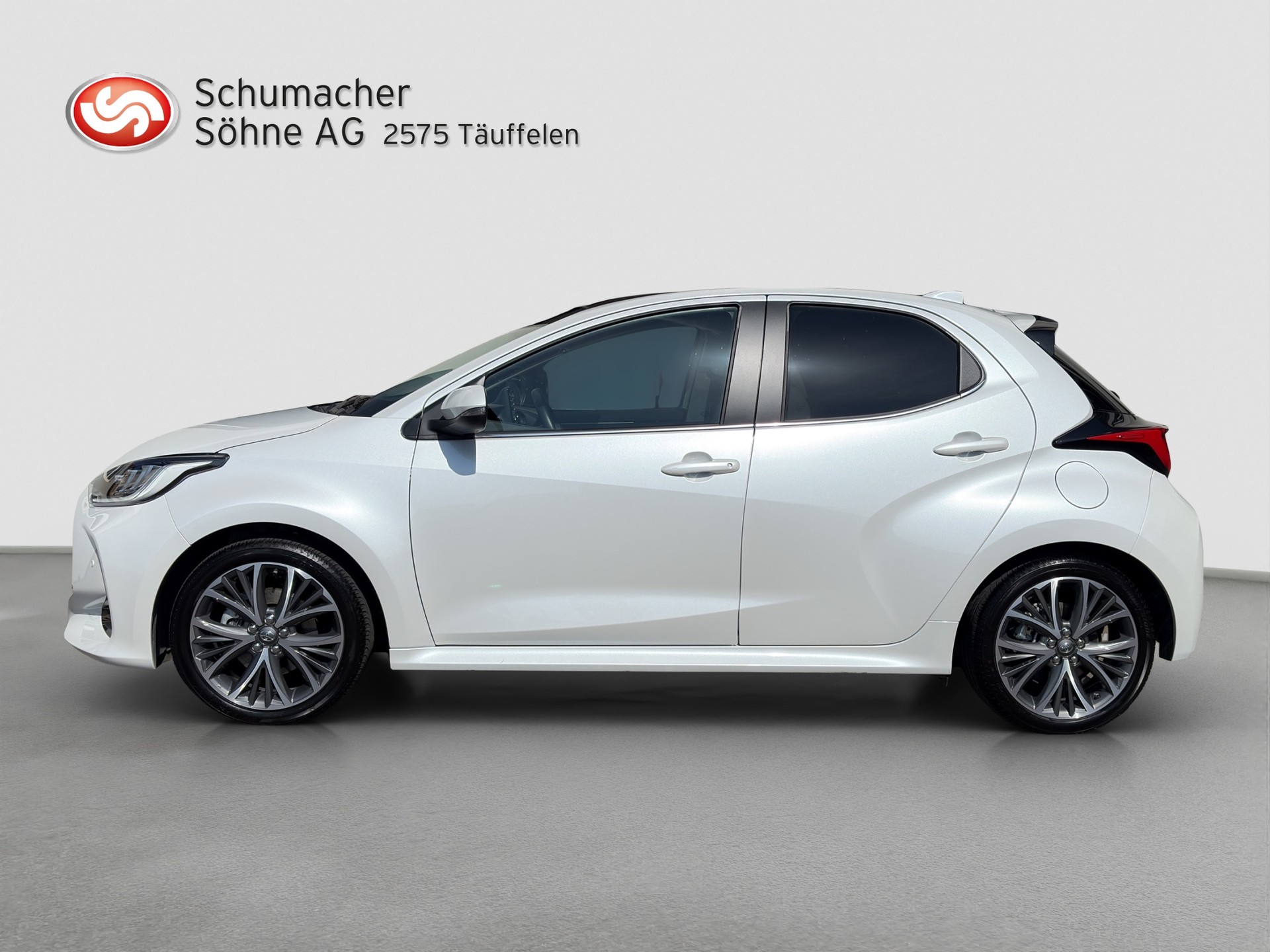 TOYOTA Yaris 1.5 Premium e-CVT-image-1