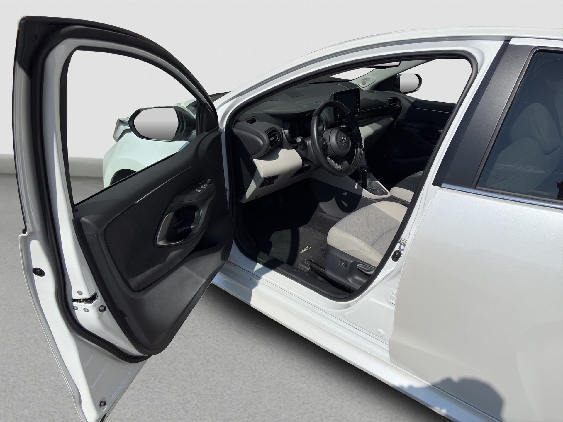 TOYOTA Yaris 1.5 Premium e-CVT-image-15